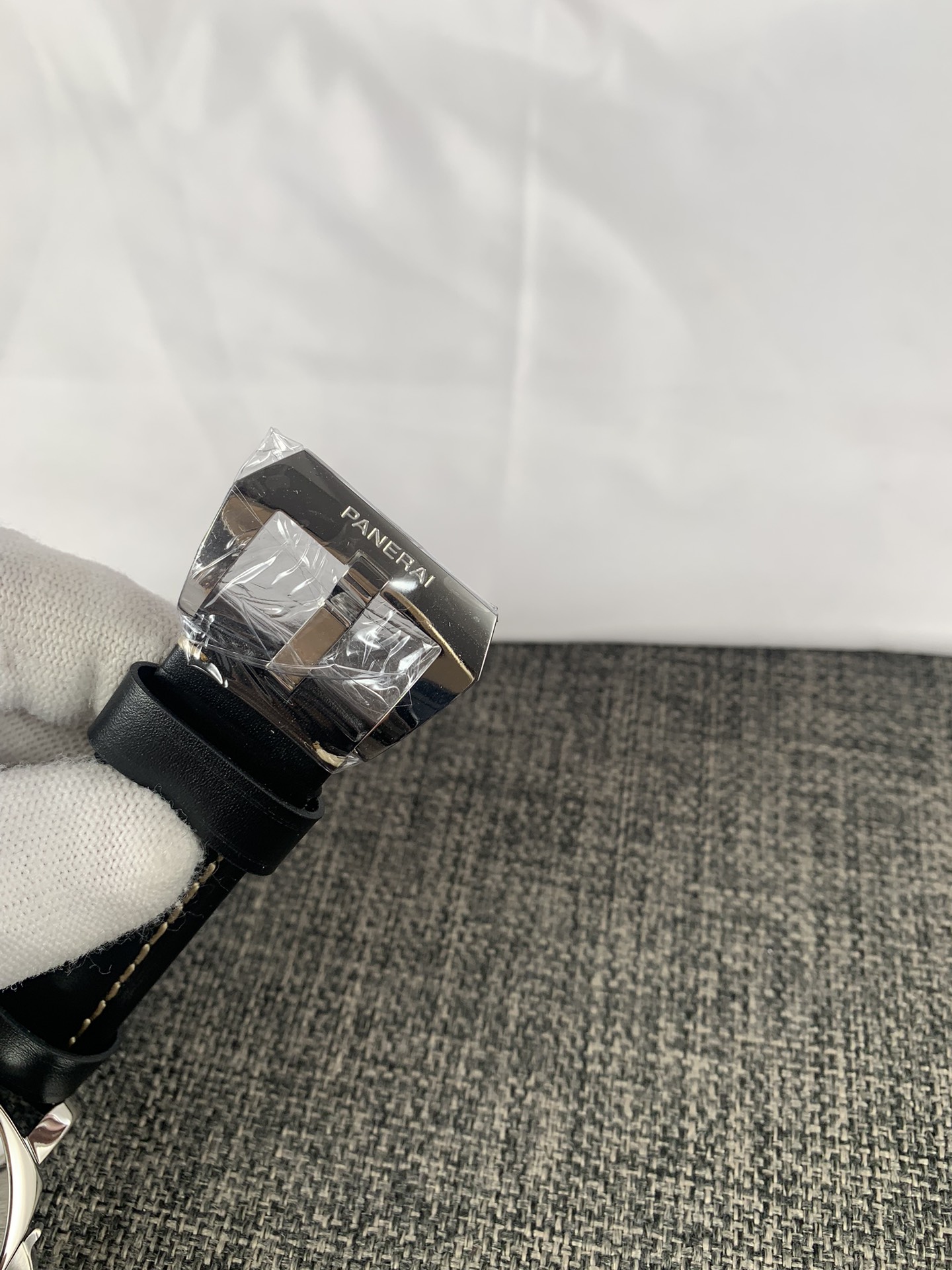 Replica Panerai Men Luminor Base 8 Giorni PAM00915 2 Replica Panerai Men Luminor Base 8 Giorni PAM00915