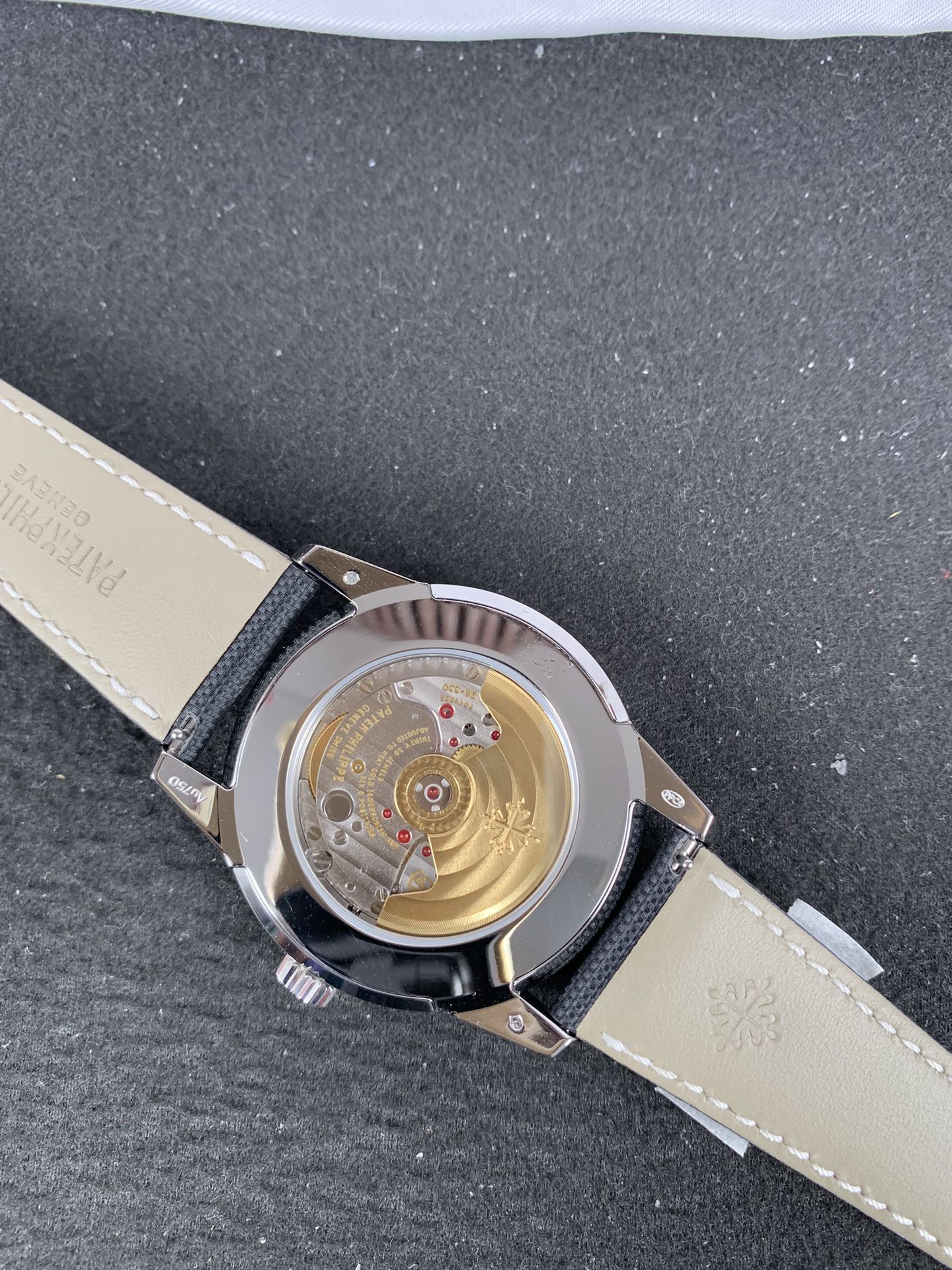 Replica Patek Philippe Men 5226G-001