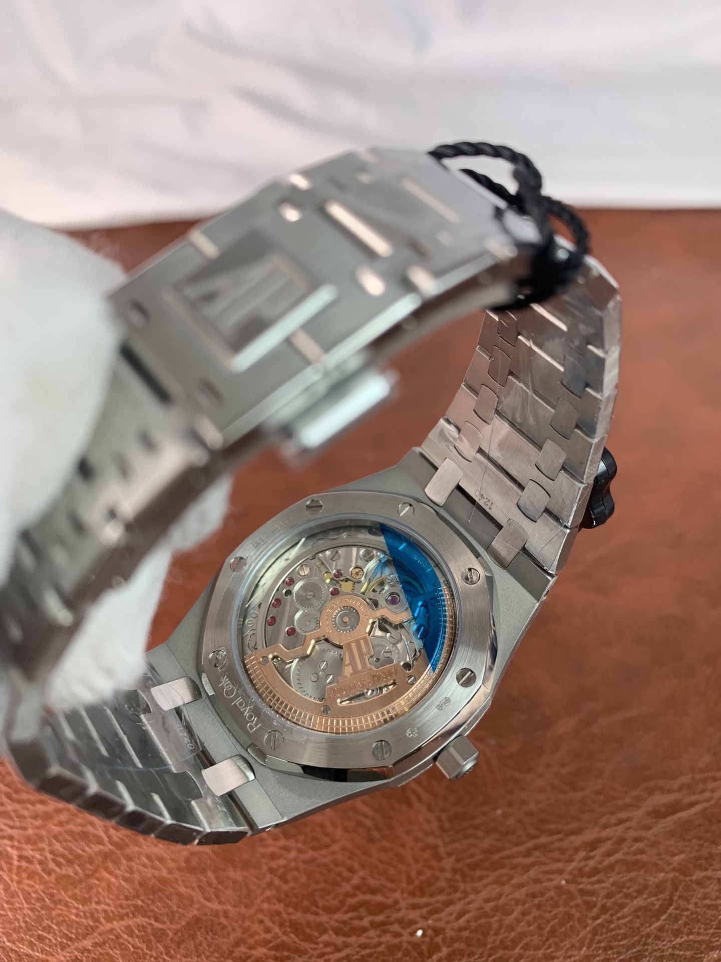 Replica Audemars Piguet Men Royal Oak 15202BC.OO.1240BC.01 2 Replica Audemars Piguet Men Royal Oak 15202BC.OO.1240BC.01