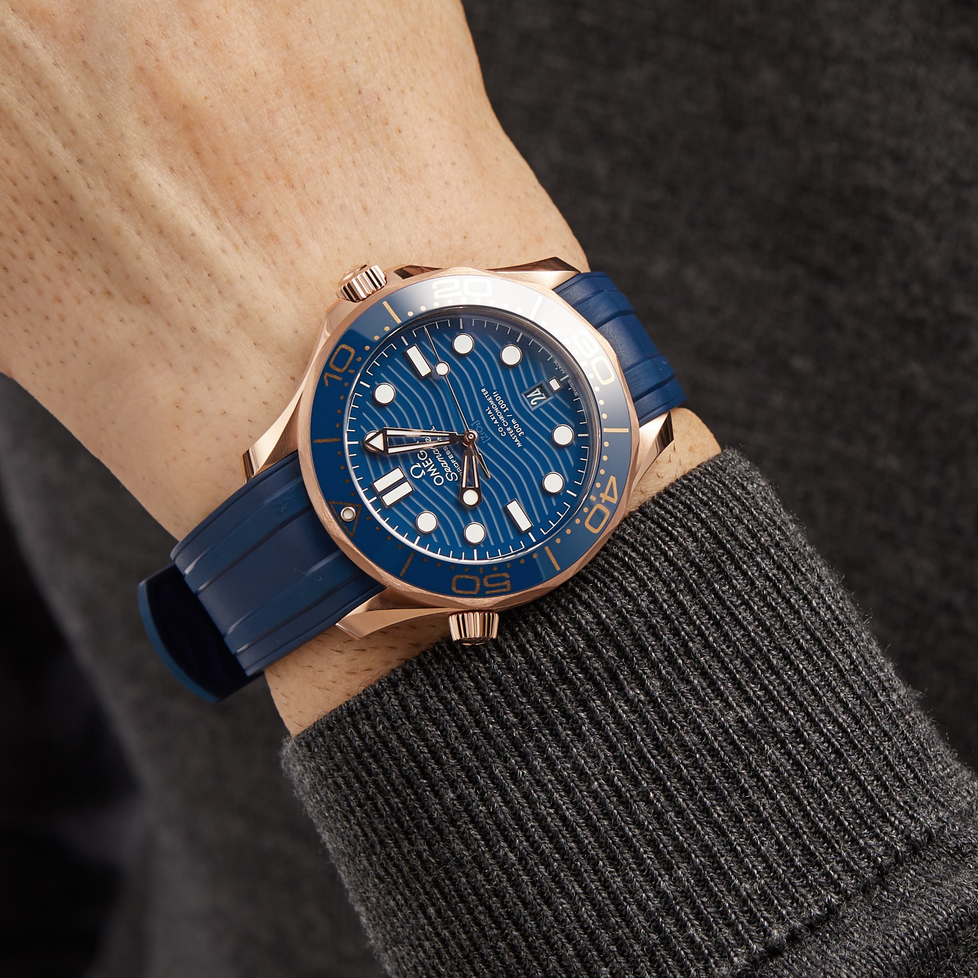 Replica Omega Seamaster 300m 42mm Mens details O21062422003001 2 Replica Omega Seamaster 300m 42mm Mens details O21062422003001