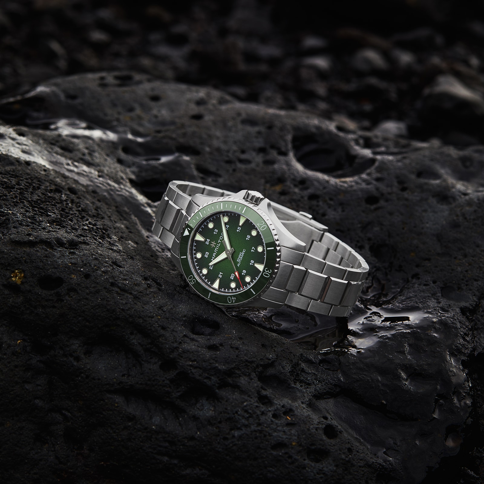 Replica Hamilton Khaki Navy Scuba 43mm Mens details H82525160