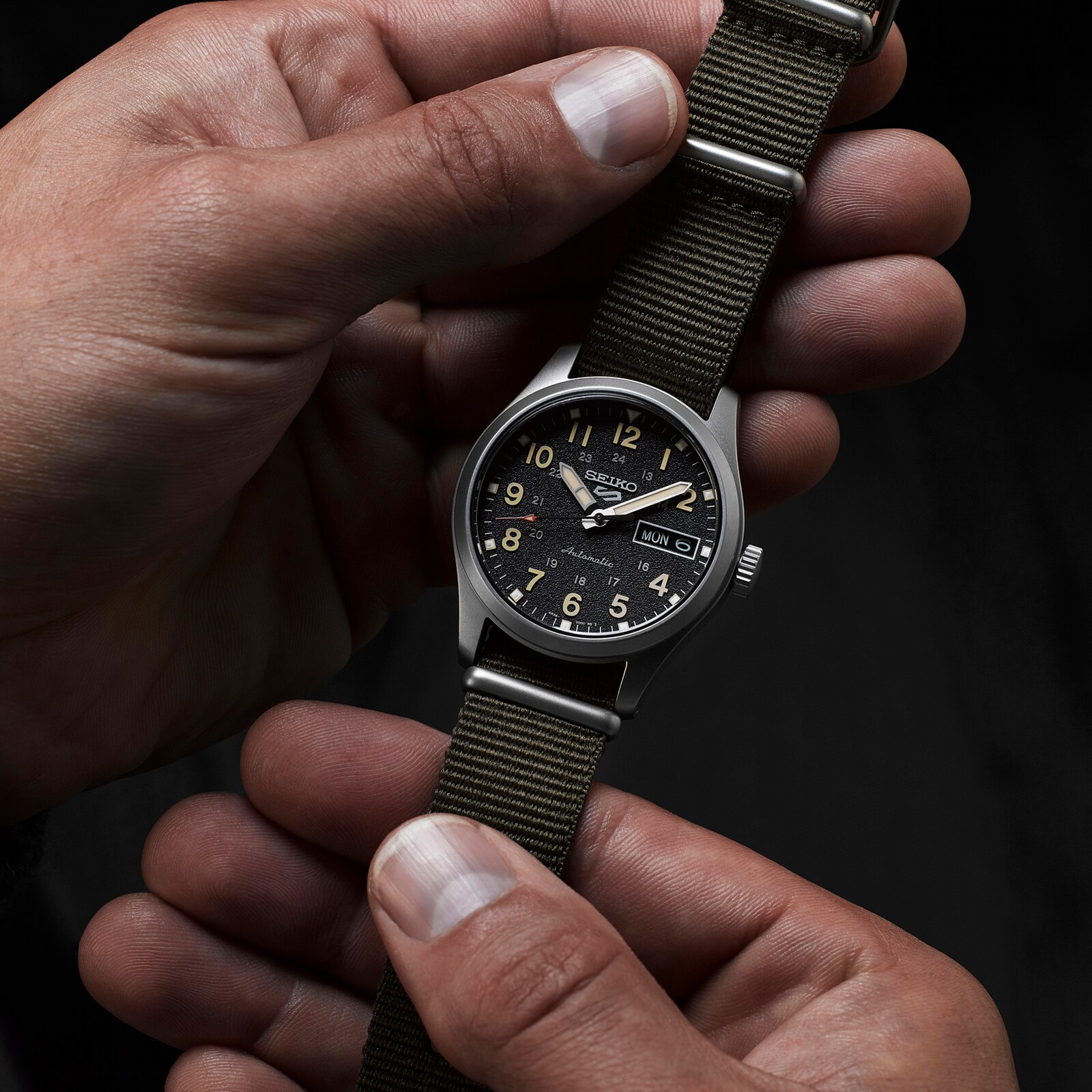Replica Seiko 5 Sports 'Green zone' Midfield Sports Style SRPJ85K1