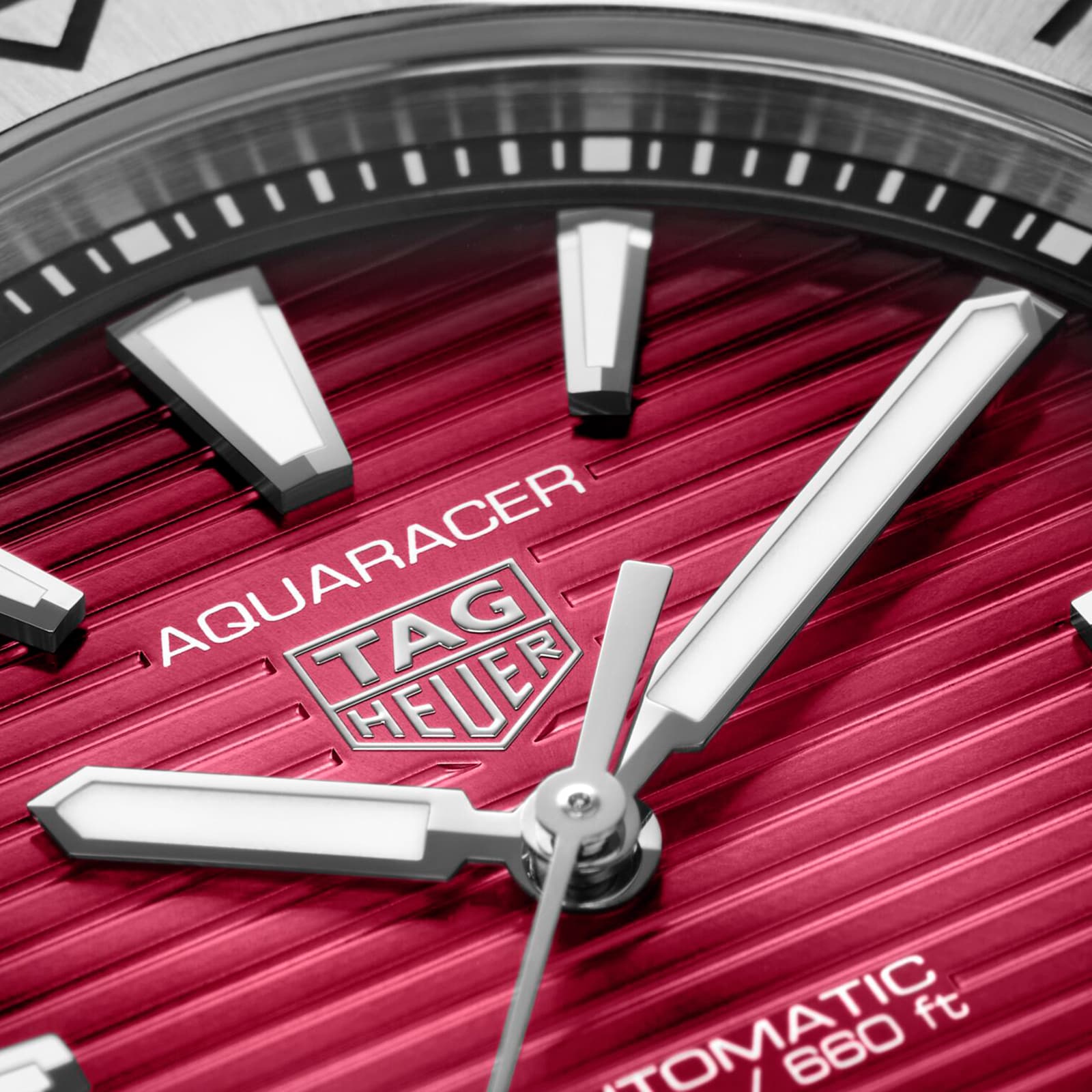 Replica TAG Heuer Aquaracer Professional 200 40mm Mens details Red WBP2114.BA0627 2 Replica TAG Heuer Aquaracer Professional 200 40mm Mens details Red WBP2114.BA0627