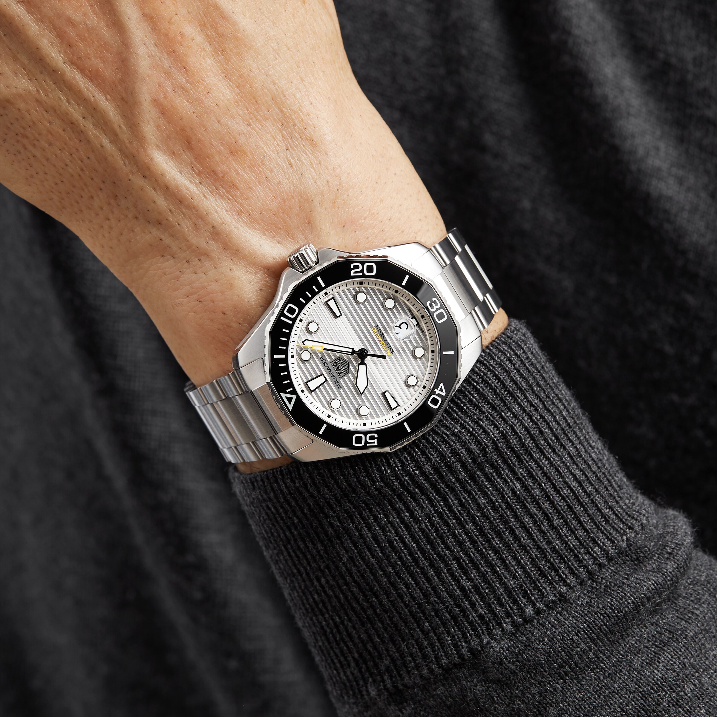 Replica TAG Heuer Aquaracer 300 details 43mm Mens details WBP201C.BA0632 2 Replica TAG Heuer Aquaracer 300 details 43mm Mens details WBP201C.BA0632