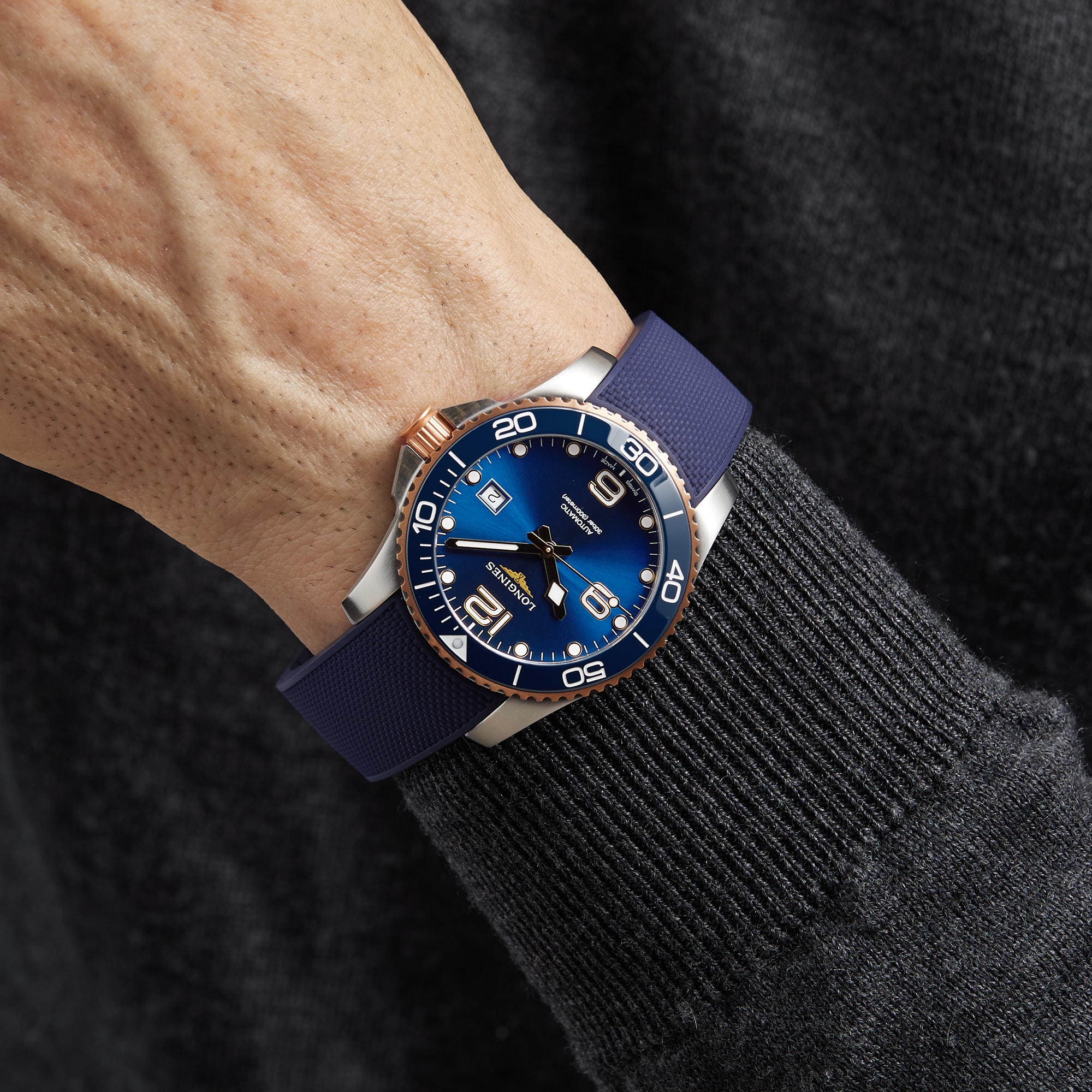 Replica Longines HydroConquest 41mm Mens details - Blue L37813989 2 Replica Longines HydroConquest 41mm Mens details - Blue L37813989
