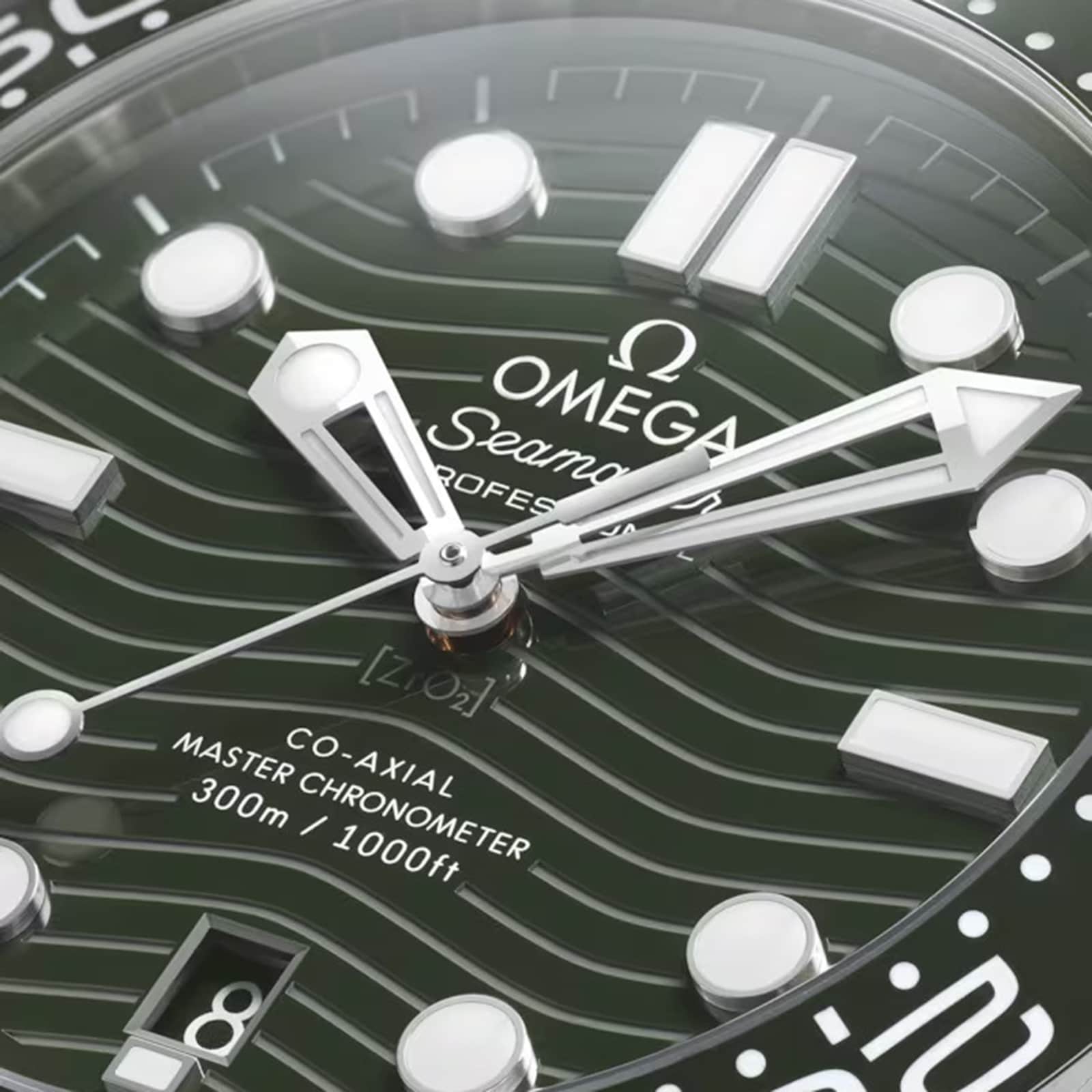 Replica Omega Seamaster Diver 300m Co-Axial Master Chronometer 42mm Mens details Green O21032422010001