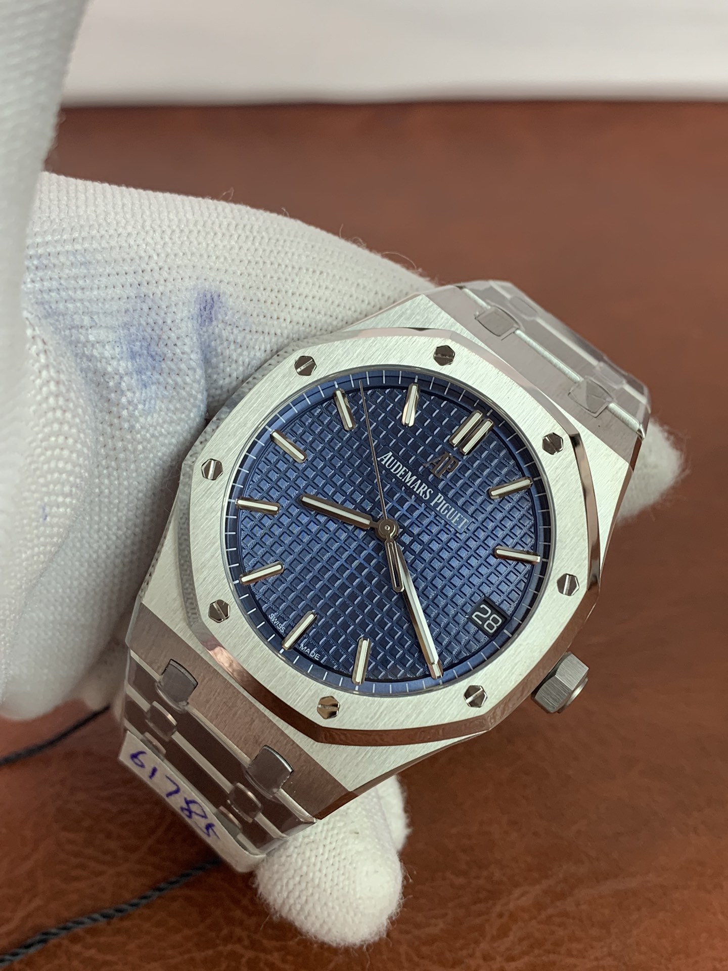 Replica Audemars Piguet Men Royal Oak 15500ST.OO.1220ST.01 3 Replica Audemars Piguet Men Royal Oak 15500ST.OO.1220ST.01