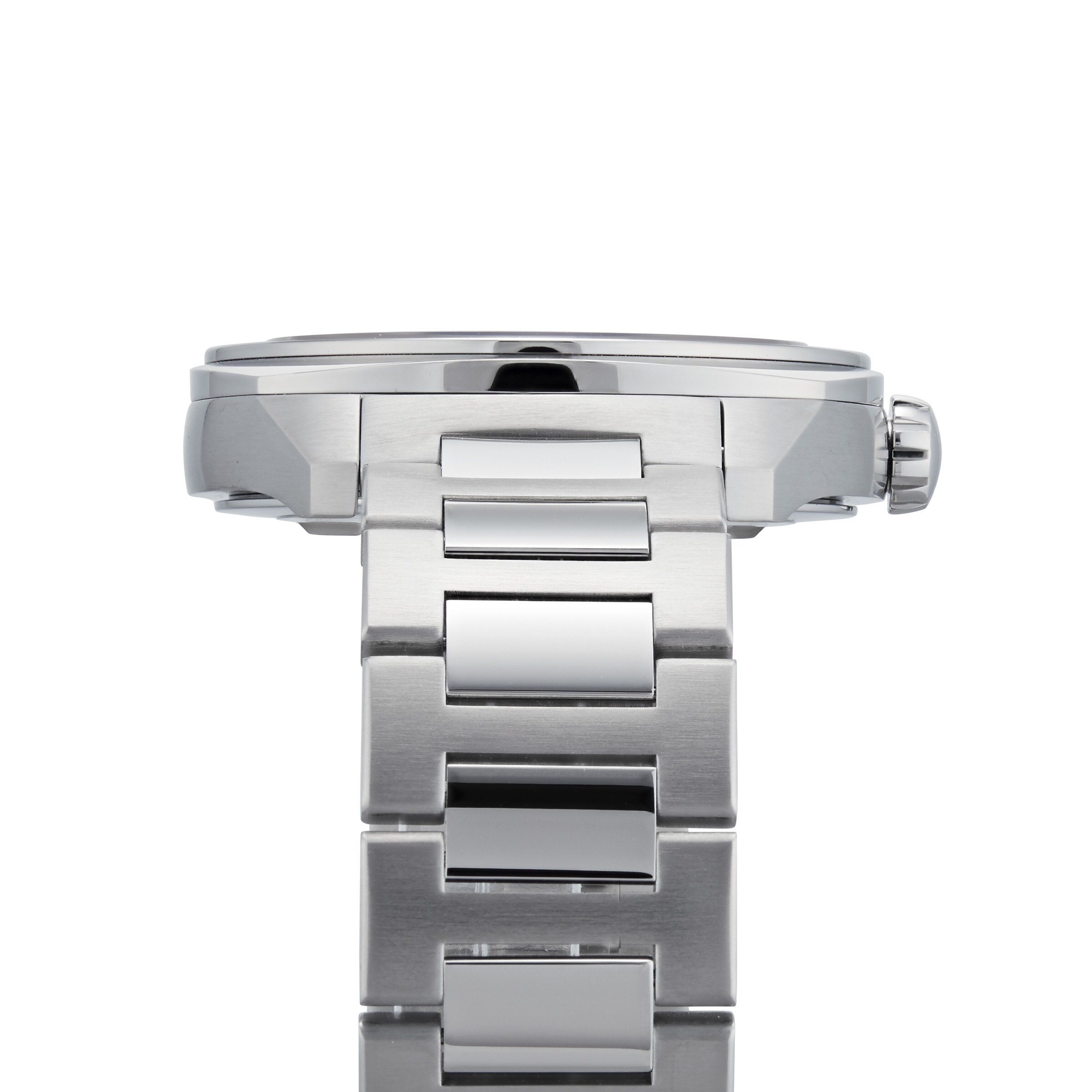 Replica Gucci GG2570 details 41mm YA142301 3 Replica Gucci GG2570 details 41mm YA142301