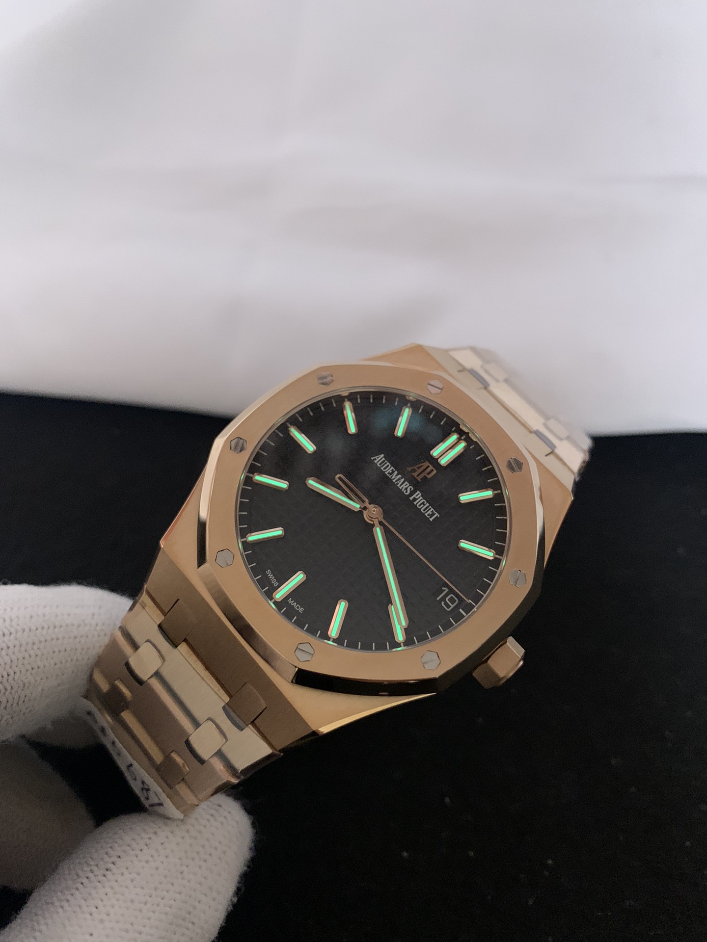 Replica Audemars Piguet Men Royal Oak 15500OR.OO.1220OR.01