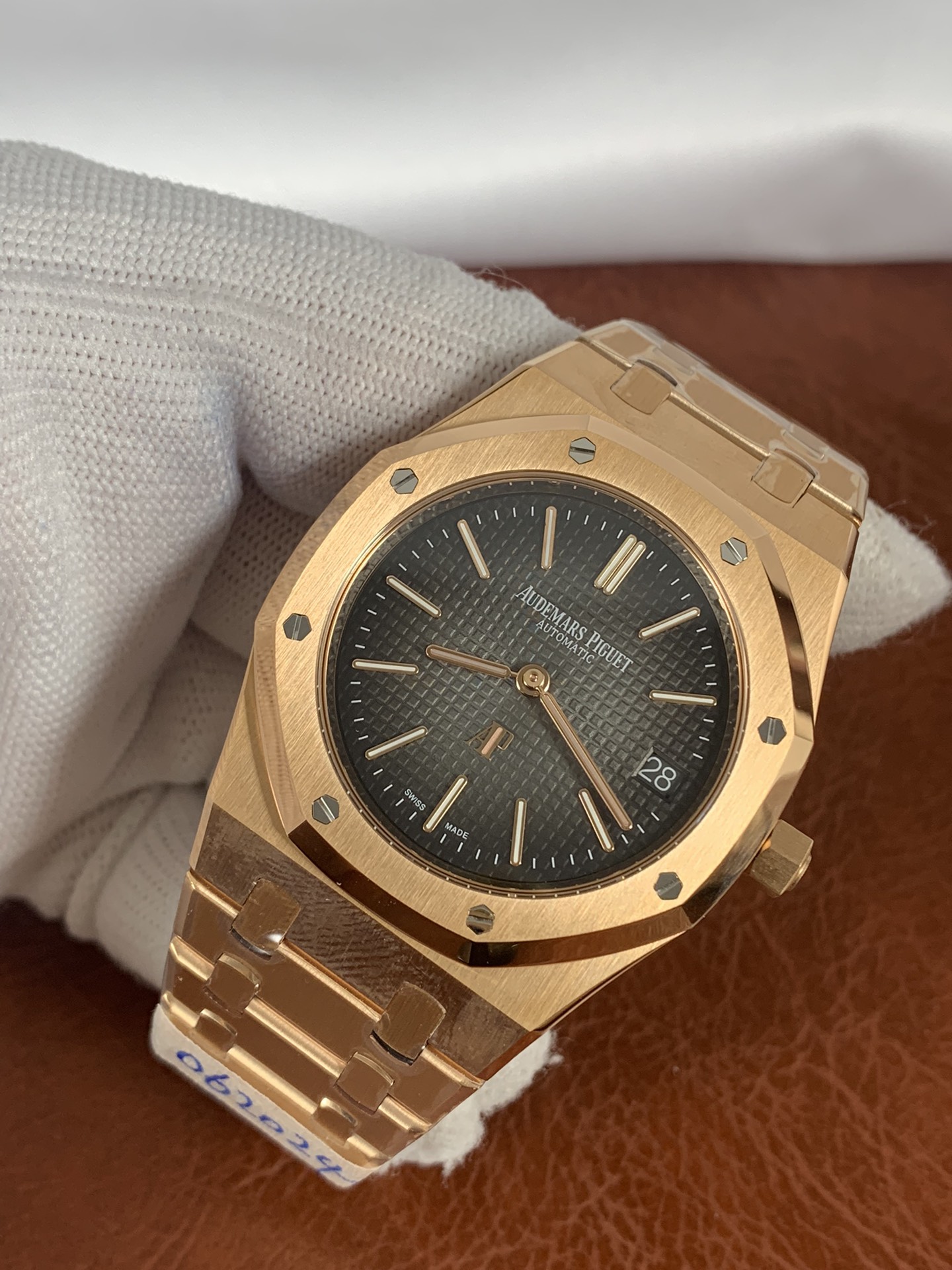 Replica Audemars Piguet Men,Women Royal Oak Jumbo 16202OR.OO.1240OR.01 4 Replica Audemars Piguet Men,Women Royal Oak Jumbo 16202OR.OO.1240OR.01