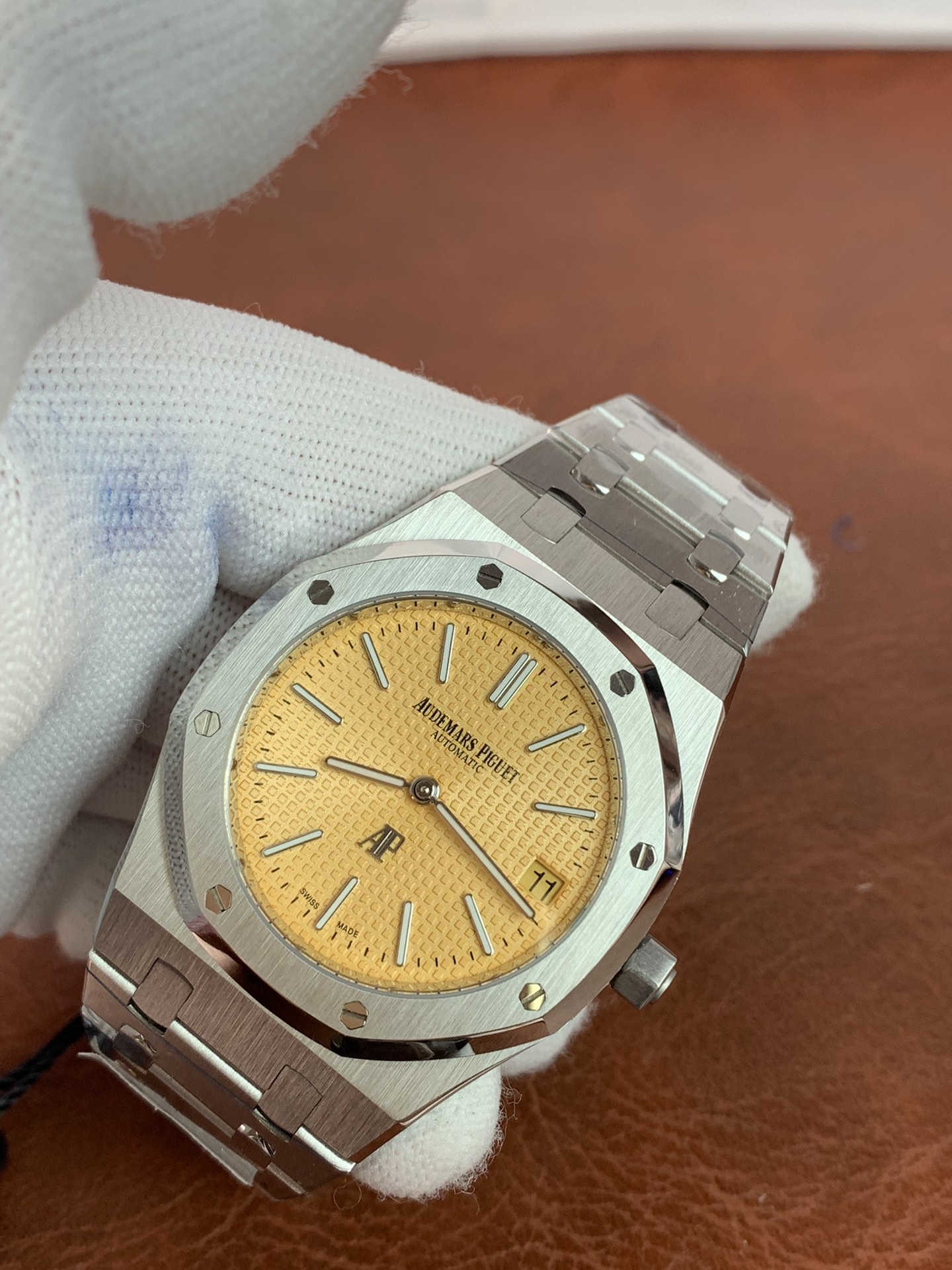 Replica Audemars Piguet Men Royal Oak 15202BC.OO.1240BC.01 4 Replica Audemars Piguet Men Royal Oak 15202BC.OO.1240BC.01