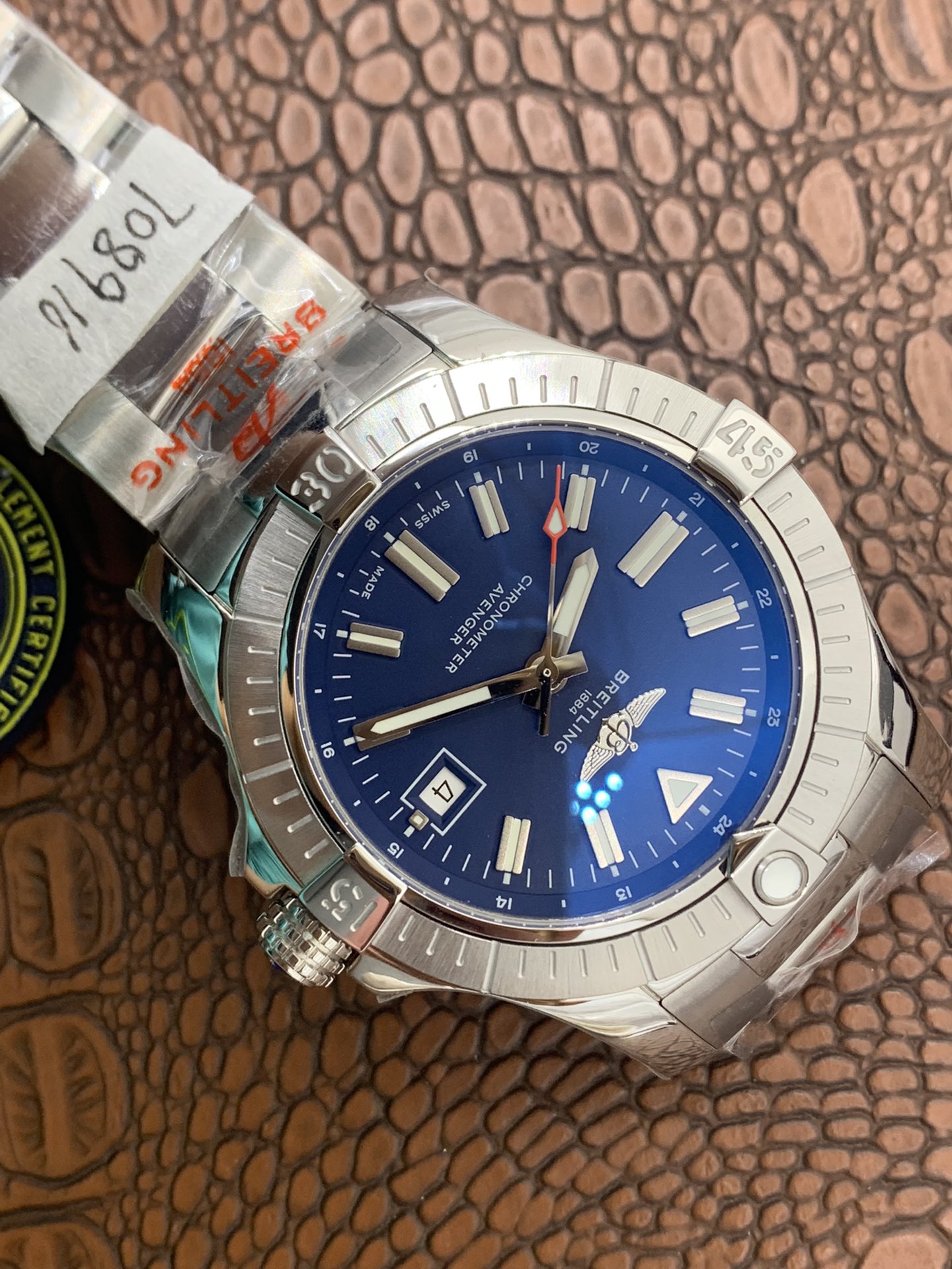 Replica Breitling Men Avenger Automatic 43 A17318101C1A1