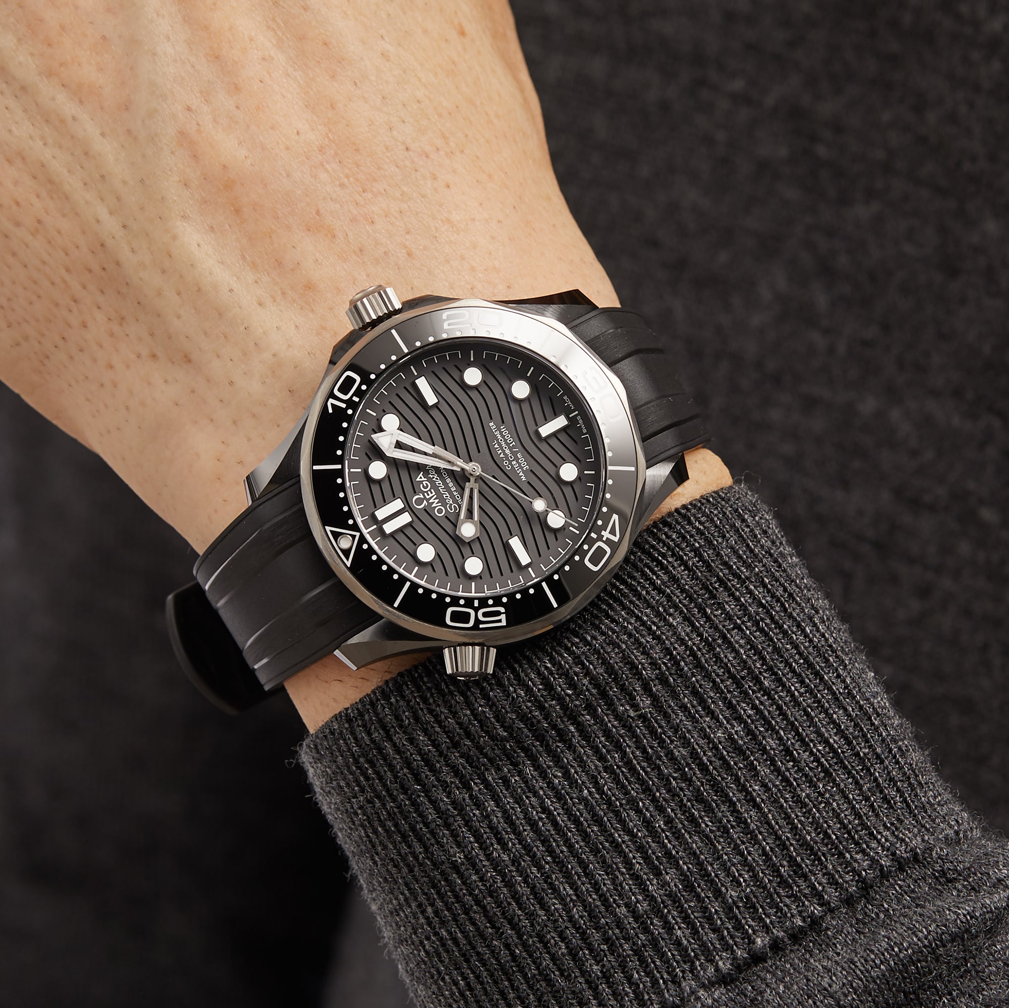 Replica Omega Seamaster 300m 43mm Mens details O21092442001001 4 Replica Omega Seamaster 300m 43mm Mens details O21092442001001