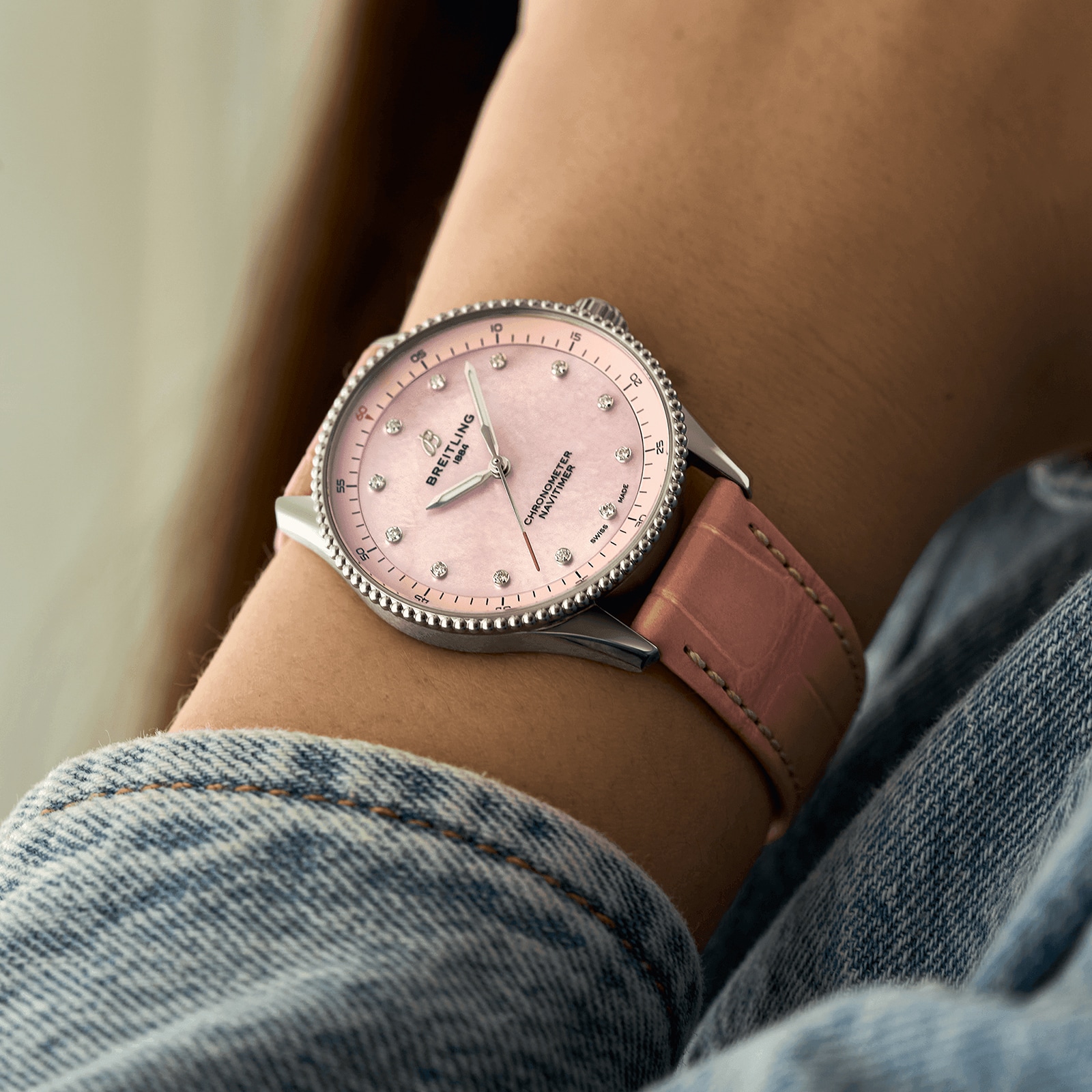 Replica Breitling Navitimer 32mm Ladies details Pink Mother Of Pearl Alligator A77320D91K1P1