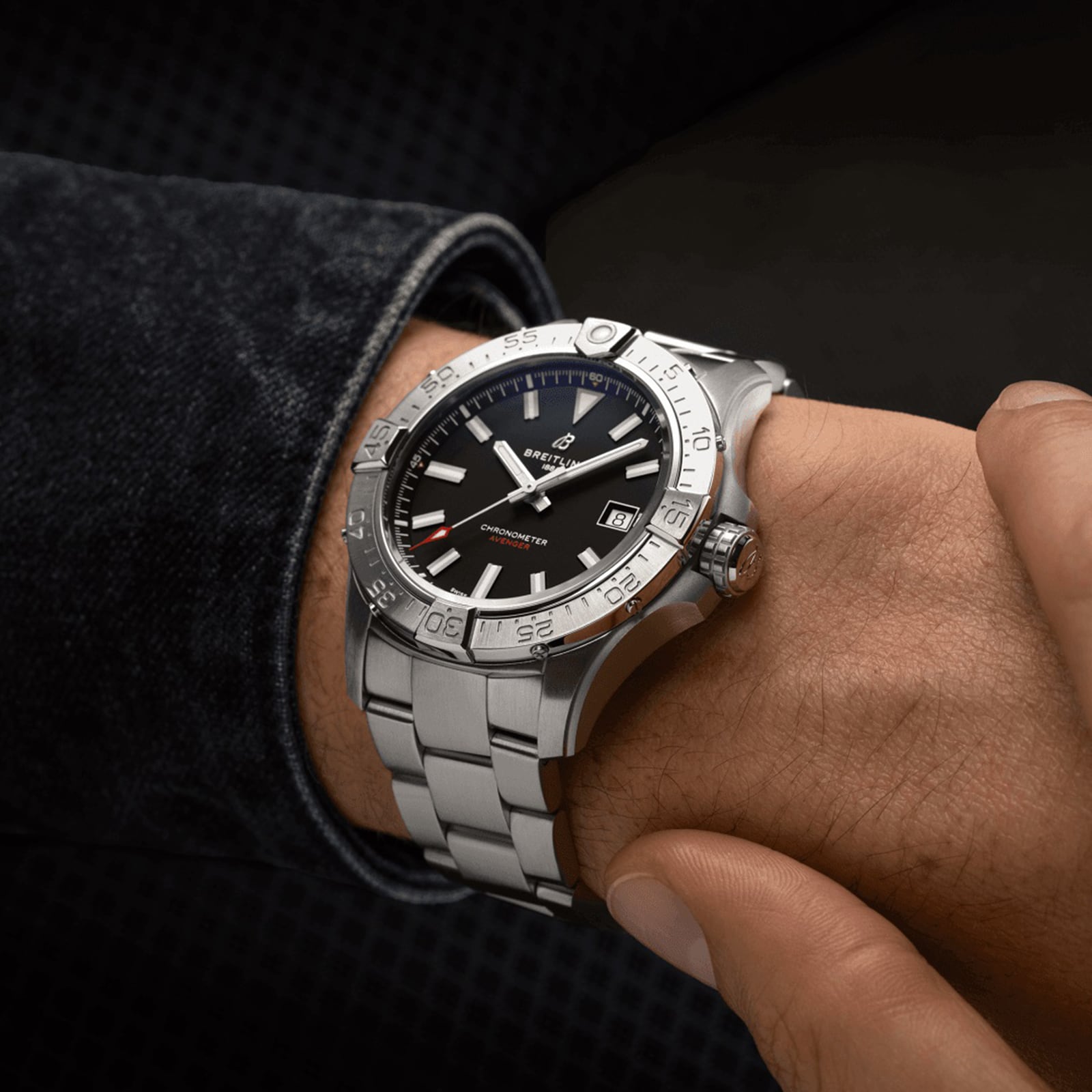 Replica Breitling Avenger Automatic 42mm Mens details Black Stainless Steel A17328101B1A1 4 Replica Breitling Avenger Automatic 42mm Mens details Black Stainless Steel A17328101B1A1
