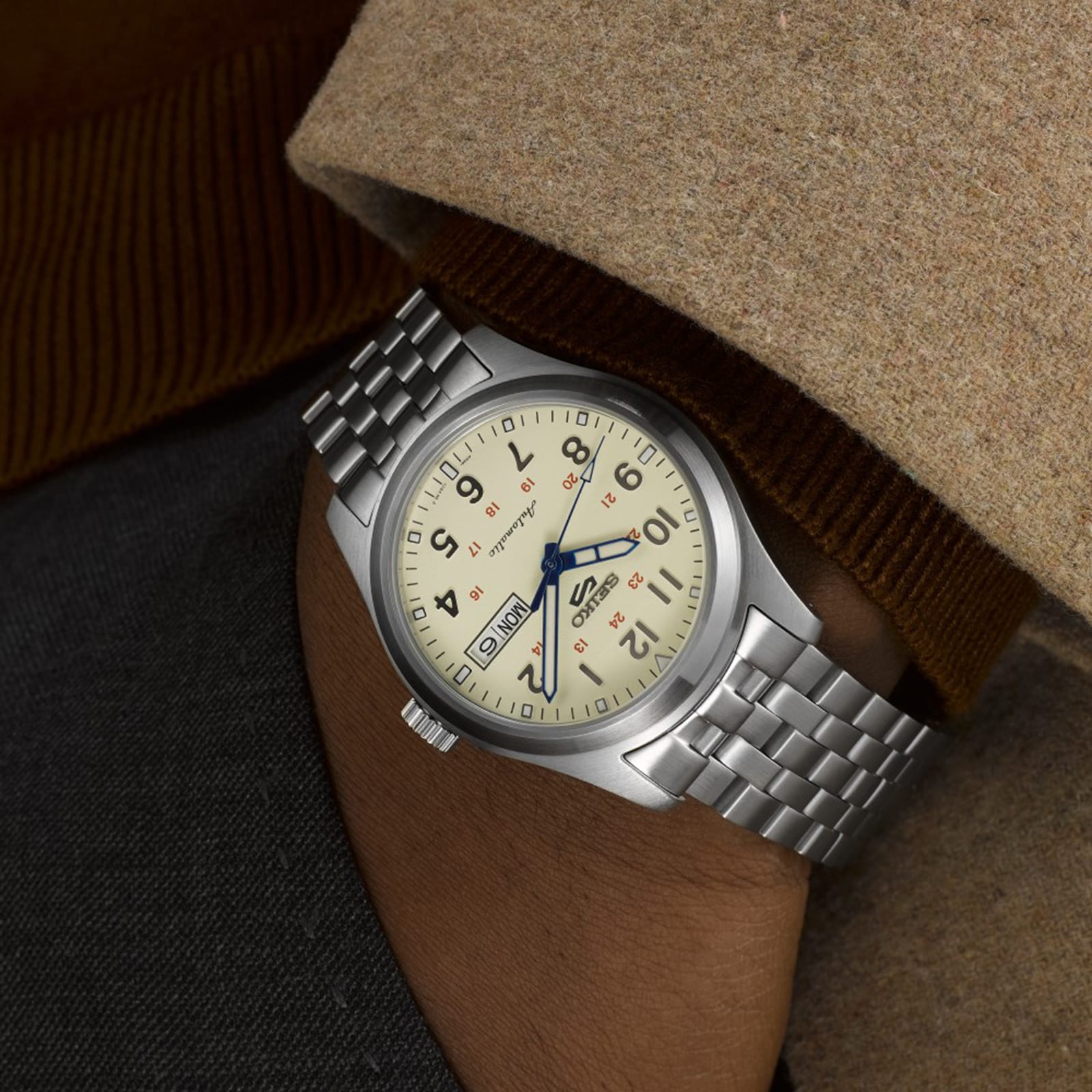 Replica Seiko 5 Sports Laurel Limited Edition 39.5mm Mens details Cream SRPK41K1 4 Replica Seiko 5 Sports Laurel Limited Edition 39.5mm Mens details Cream SRPK41K1
