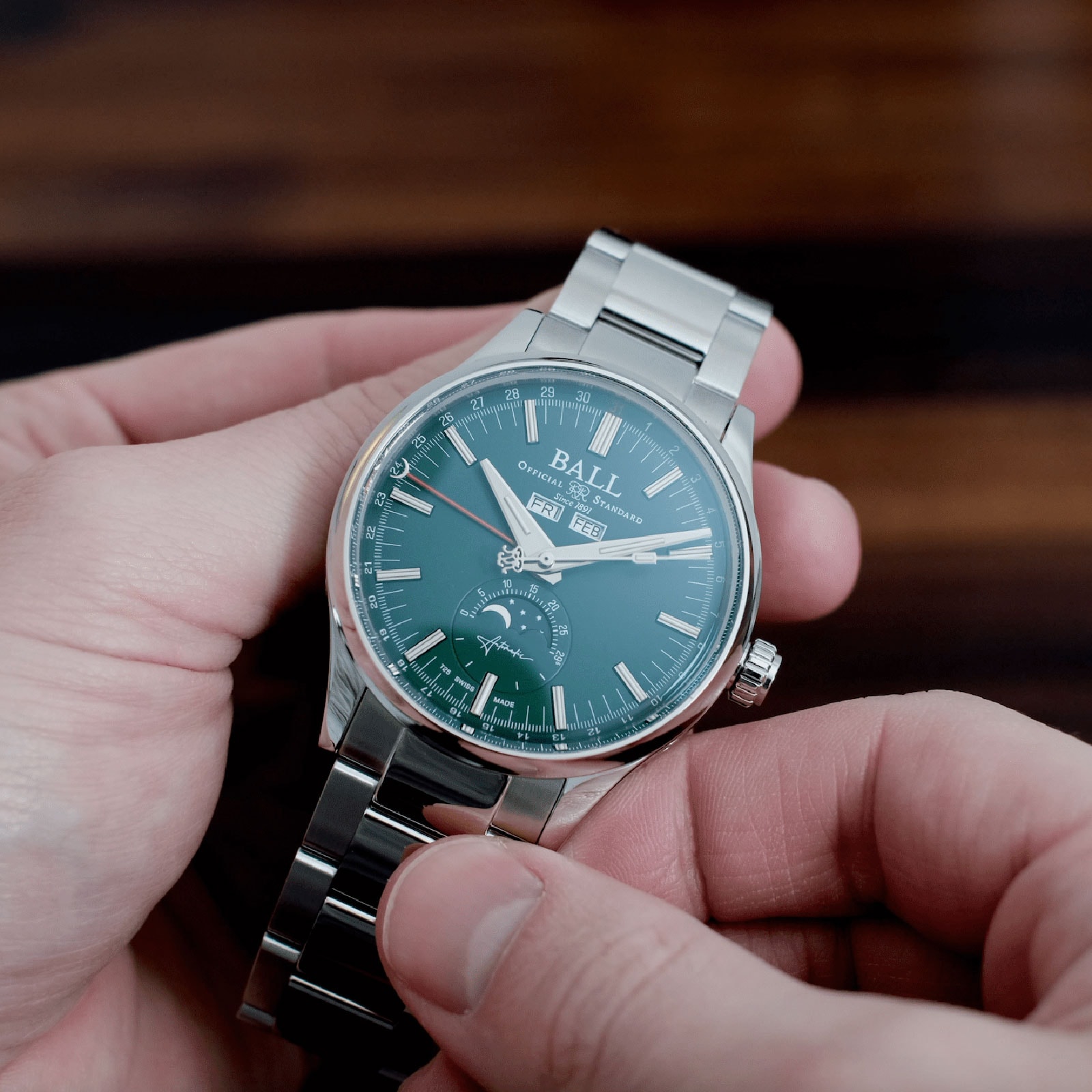 Replica BALL Engineer II Moon Calendar 40mm Limited Edition Mens details Green NM3016C-S1J-GR 4 Replica BALL Engineer II Moon Calendar 40mm Limited Edition Mens details Green NM3016C-S1J-GR