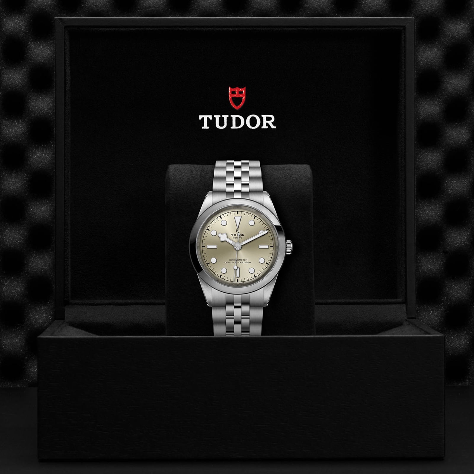 Replica Tudor Black Bay 41 Manufacture Calibre MT5601 (COSC) 41mm Steel Case Steel Bracelet M79680-0003 4 Replica Tudor Black Bay 41 Manufacture Calibre MT5601 (COSC) 41mm Steel Case Steel Bracelet M79680-0003