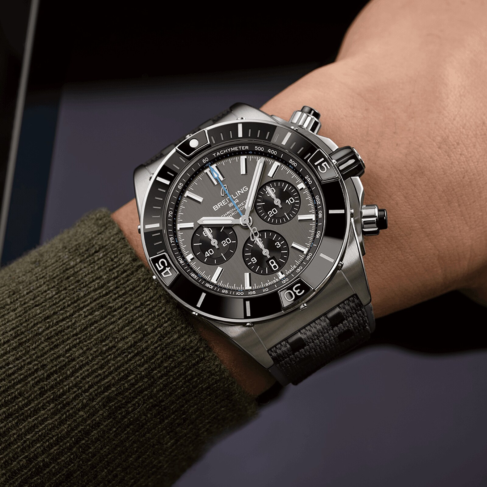 Replica Breitling Super Chronomat B01 44mm Mens details Grey Rubber EB0136251M1S1 4 Replica Breitling Super Chronomat B01 44mm Mens details Grey Rubber EB0136251M1S1
