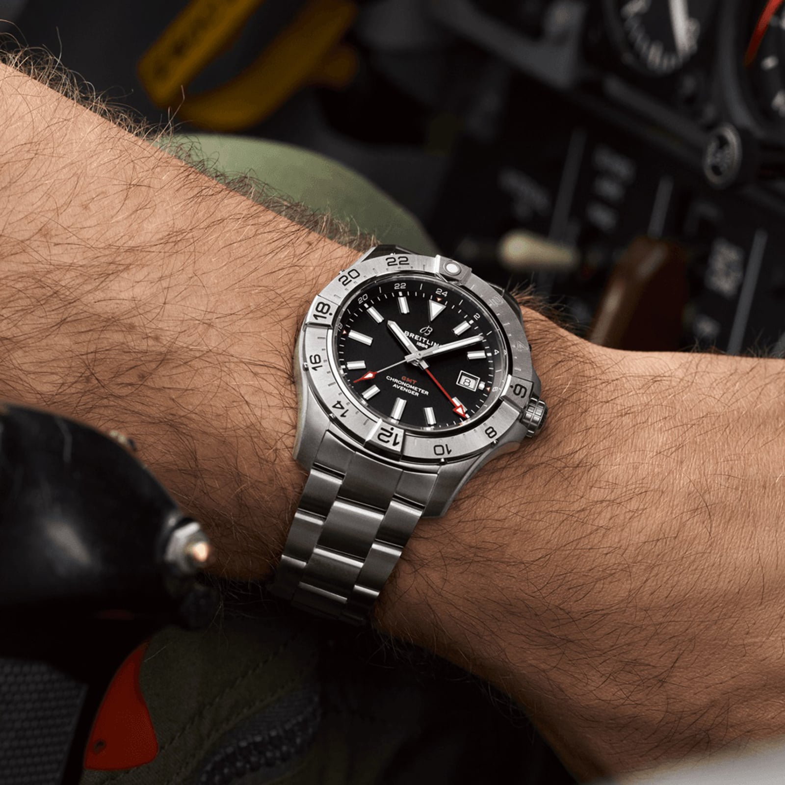 Replica Breitling Avenger Automatic GMT 44mm Mens details Black Stainless Steel A32320101B1A1 4 Replica Breitling Avenger Automatic GMT 44mm Mens details Black Stainless Steel A32320101B1A1