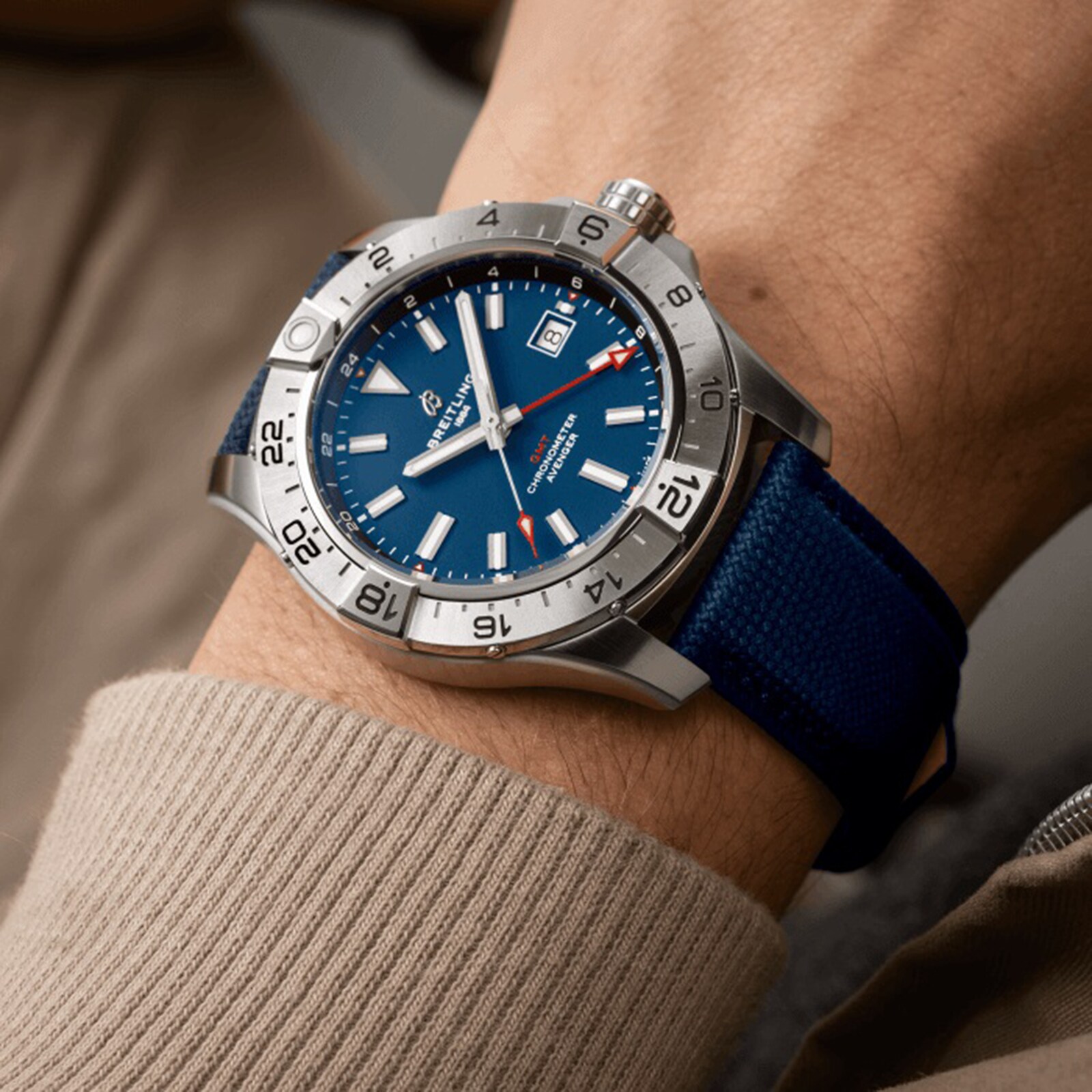 Replica Breitling Avenger Automatic GMT 44mm Mens details Blue Leather A32320101C1X1