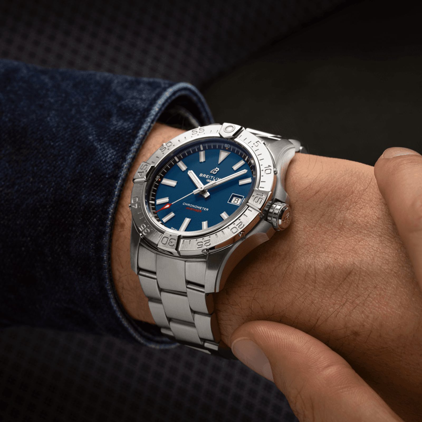 Replica Breitling Avenger Automatic 42mm Mens details Blue Stainless Steel A17328101C1A1 4 Replica Breitling Avenger Automatic 42mm Mens details Blue Stainless Steel A17328101C1A1