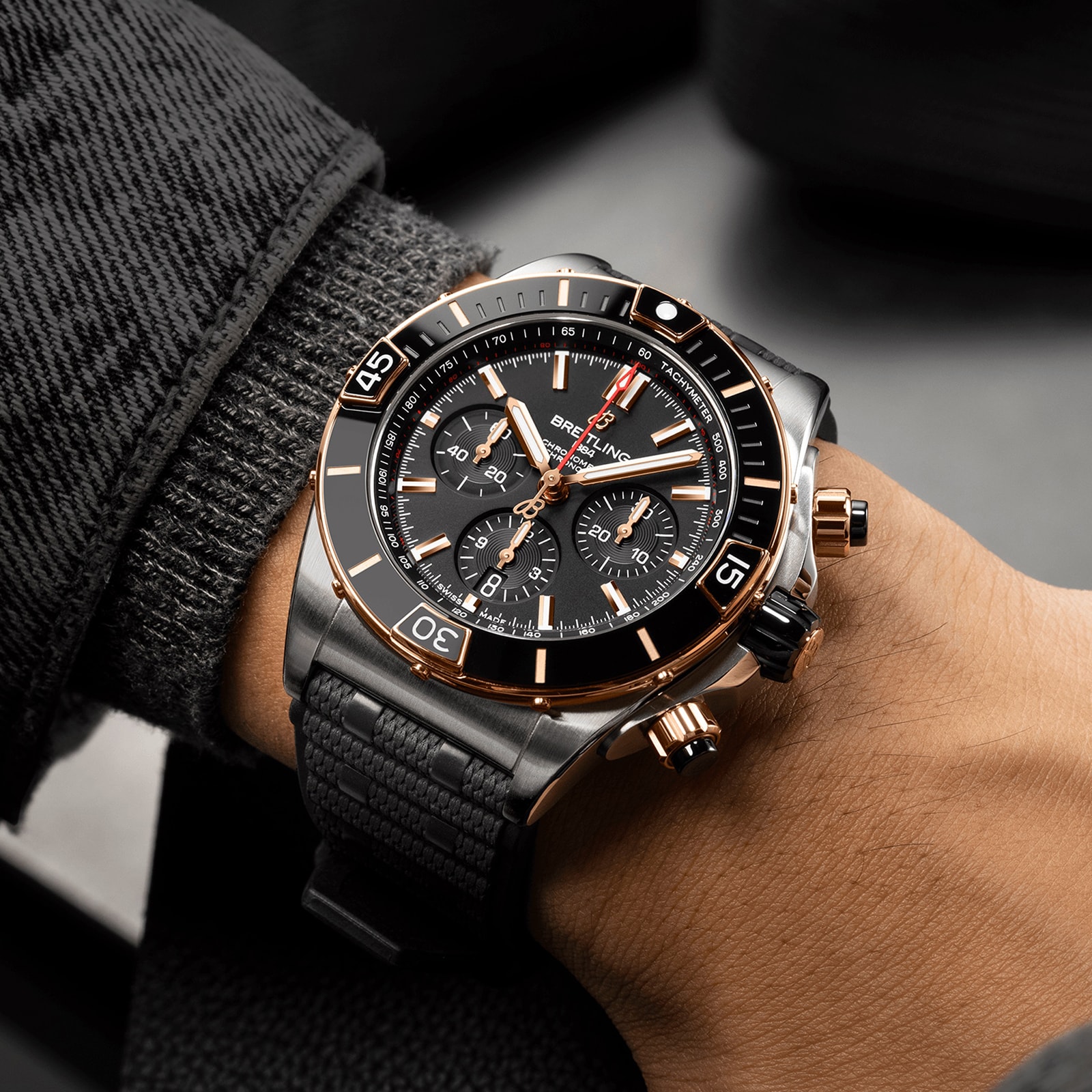 Replica Breitling Super Chronomat B01 44 Stainless Steel  18k Red Gold details UB0136251B1S1
