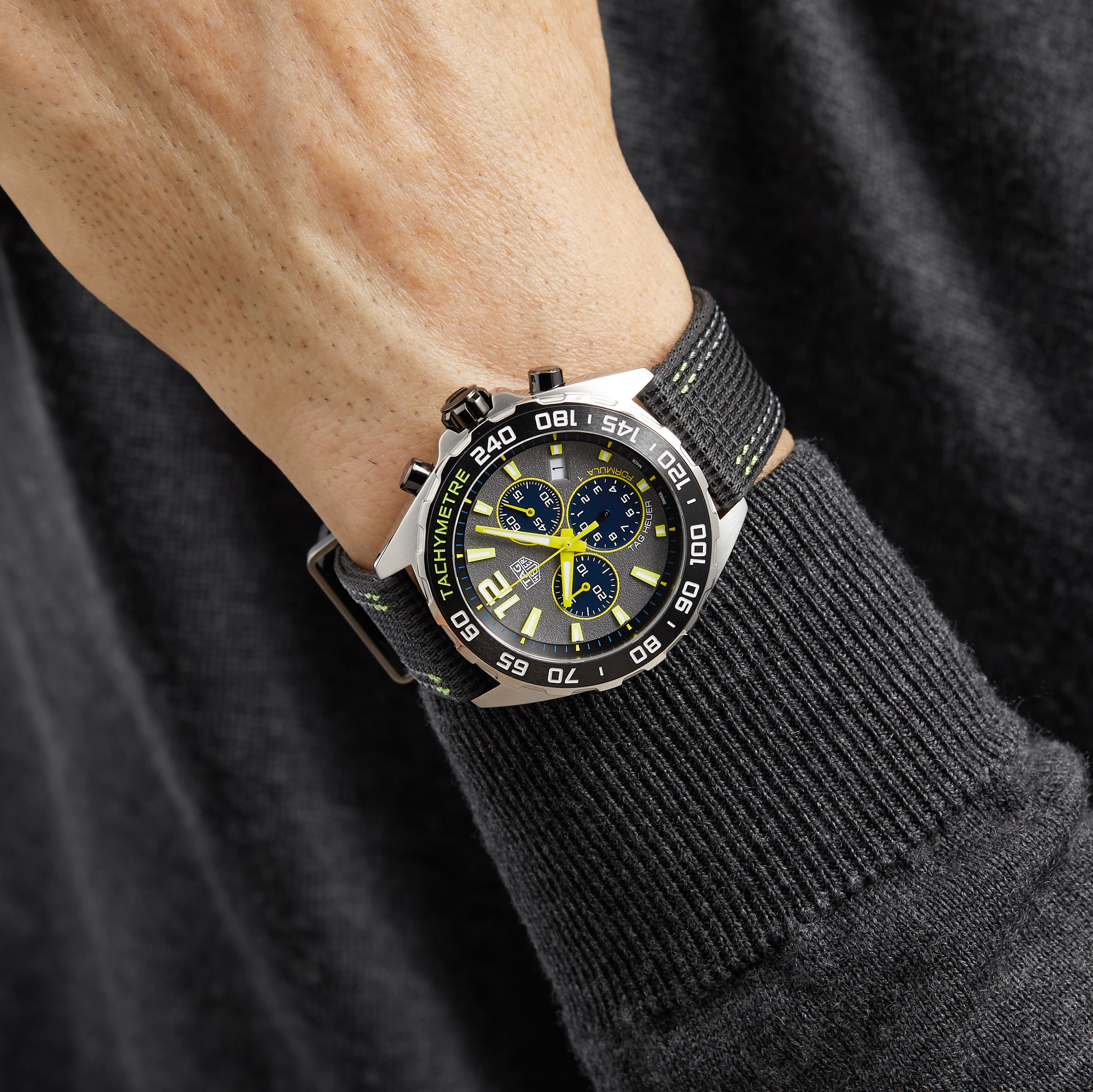 Replica TAG Heuer Formula 1 Quartz Chronograph 43mm Mens details CAZ101AG.FC8304