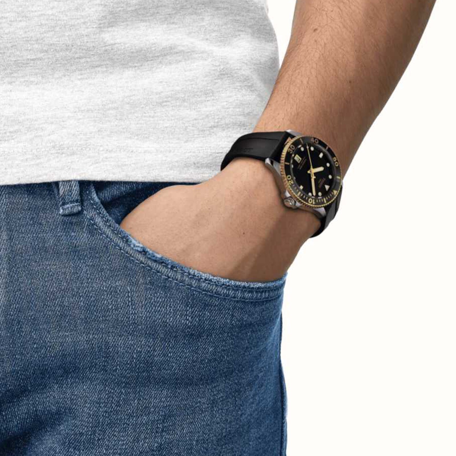 Replica Tissot Seastar 1000 40mm Mens details Black Rubber T1204102705100 4 Replica Tissot Seastar 1000 40mm Mens details Black Rubber T1204102705100