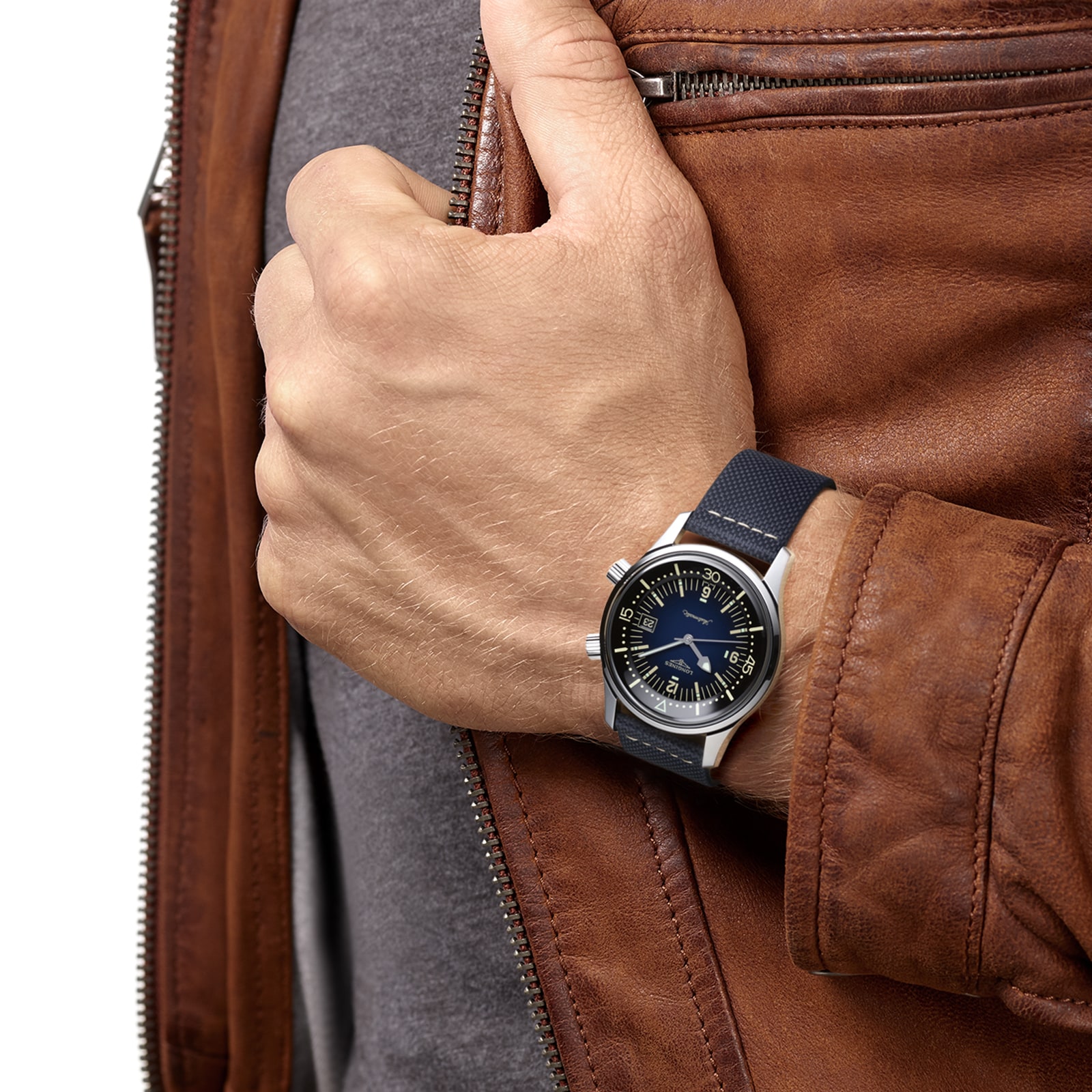 Replica Longines Legend Diver 42mm Mens details L37744902 4 Replica Longines Legend Diver 42mm Mens details L37744902