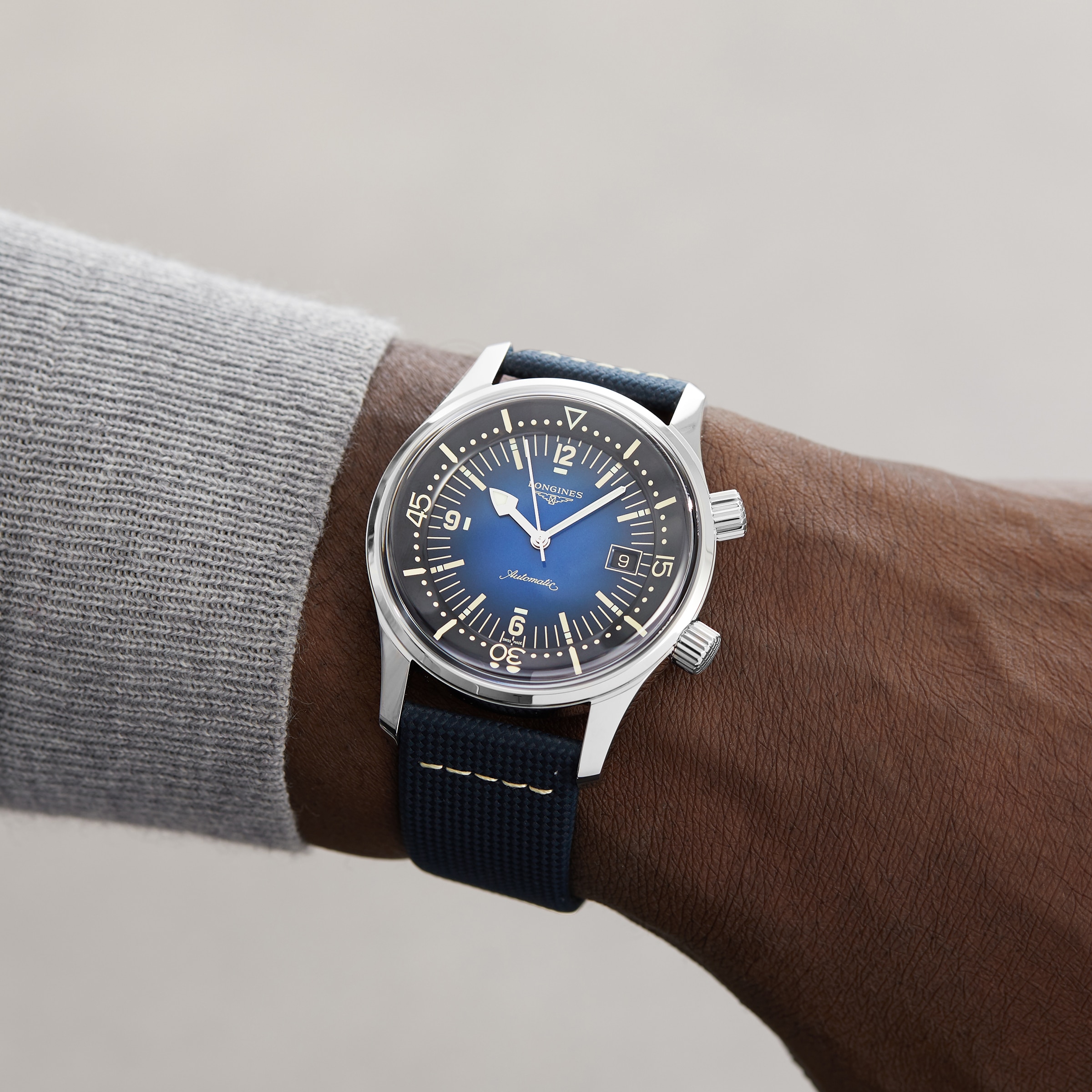 Replica Longines Legend Diver 42mm Mens details L37744902 5 Replica Longines Legend Diver 42mm Mens details L37744902
