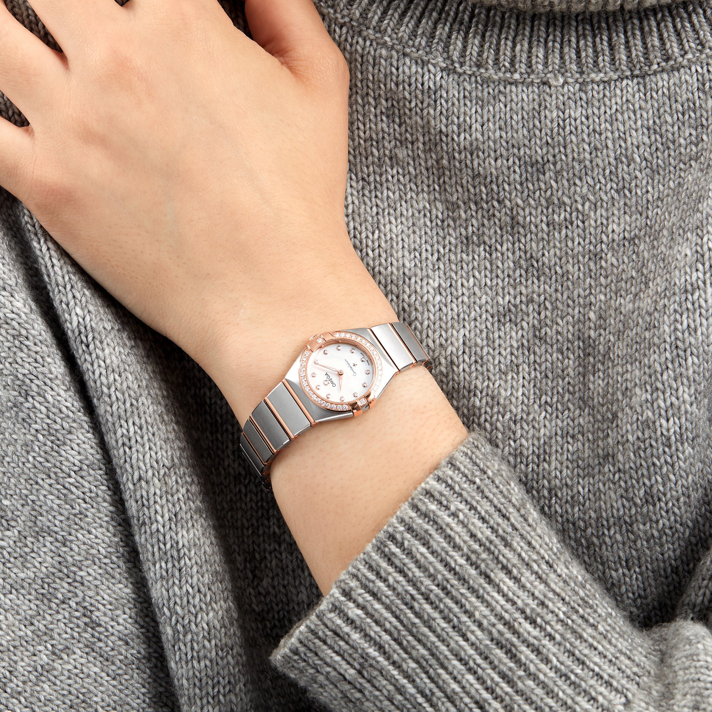 Replica Omega Constellation Manhattan 25mm Ladies details O13125256055001