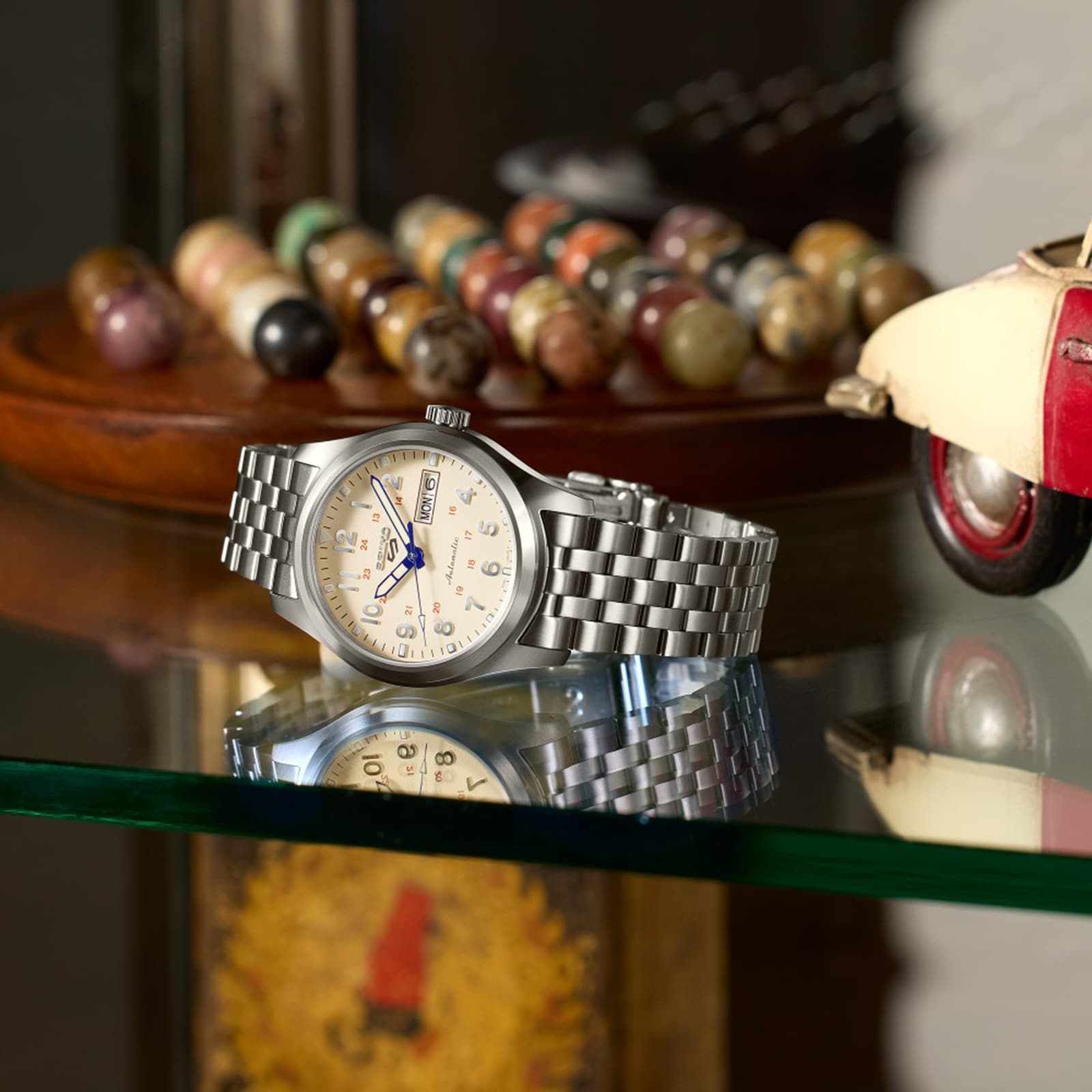 Replica Seiko 5 Sports Laurel Limited Edition 39.5mm Mens details Cream SRPK41K1 6 Replica Seiko 5 Sports Laurel Limited Edition 39.5mm Mens details Cream SRPK41K1