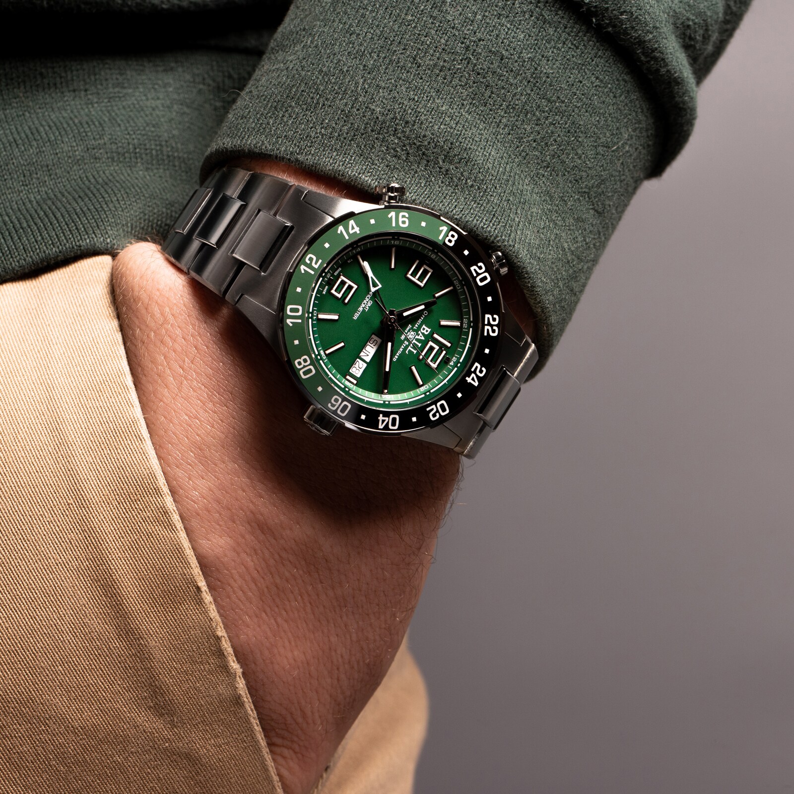 Replica BALL Roadmaster Marine GMT Ceramic Limited Edition 40mm Mens details Green DG3030B-S2C-GR 6 Replica BALL Roadmaster Marine GMT Ceramic Limited Edition 40mm Mens details Green DG3030B-S2C-GR