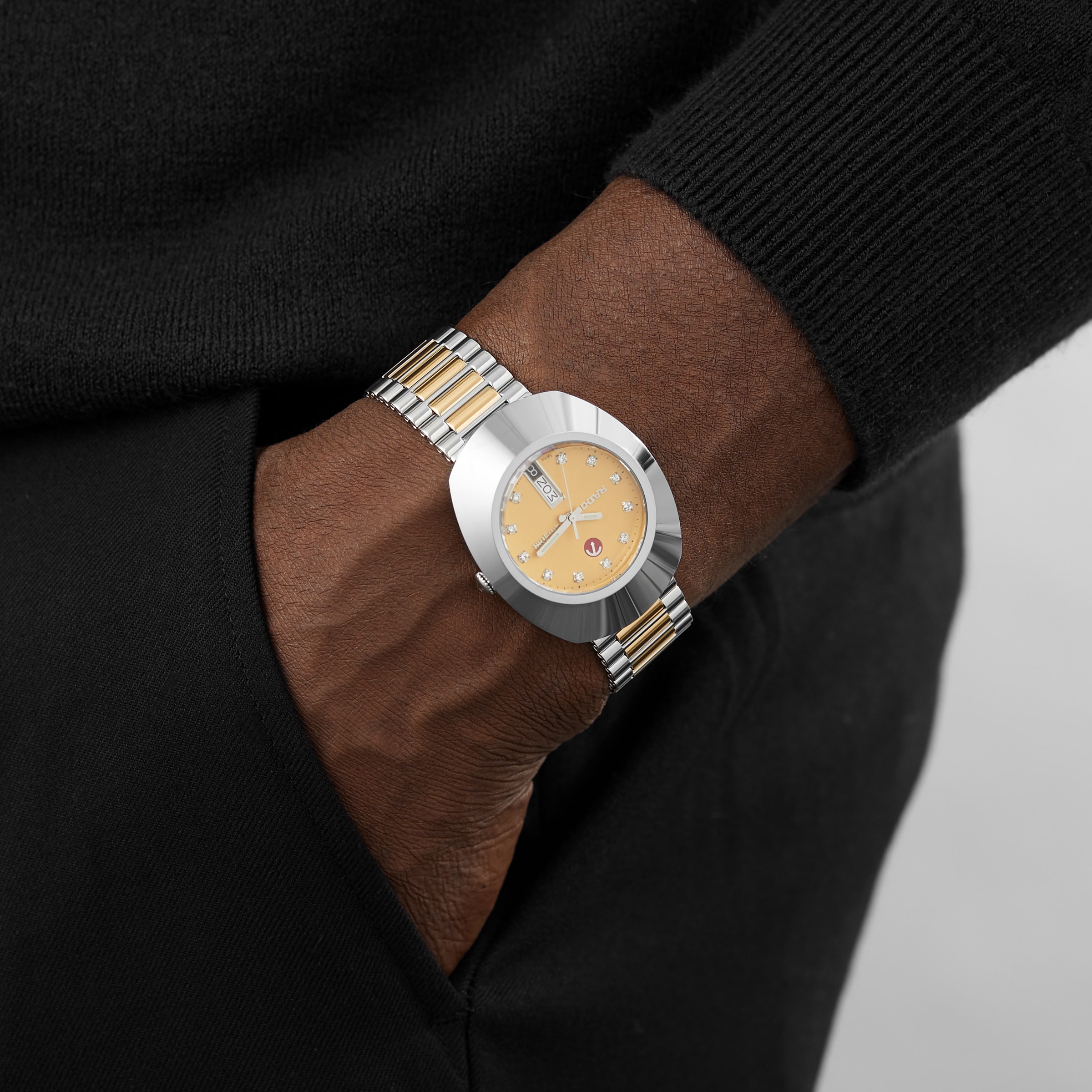 Replica Rado DiaStar 35mm Mens details Gold R12408633