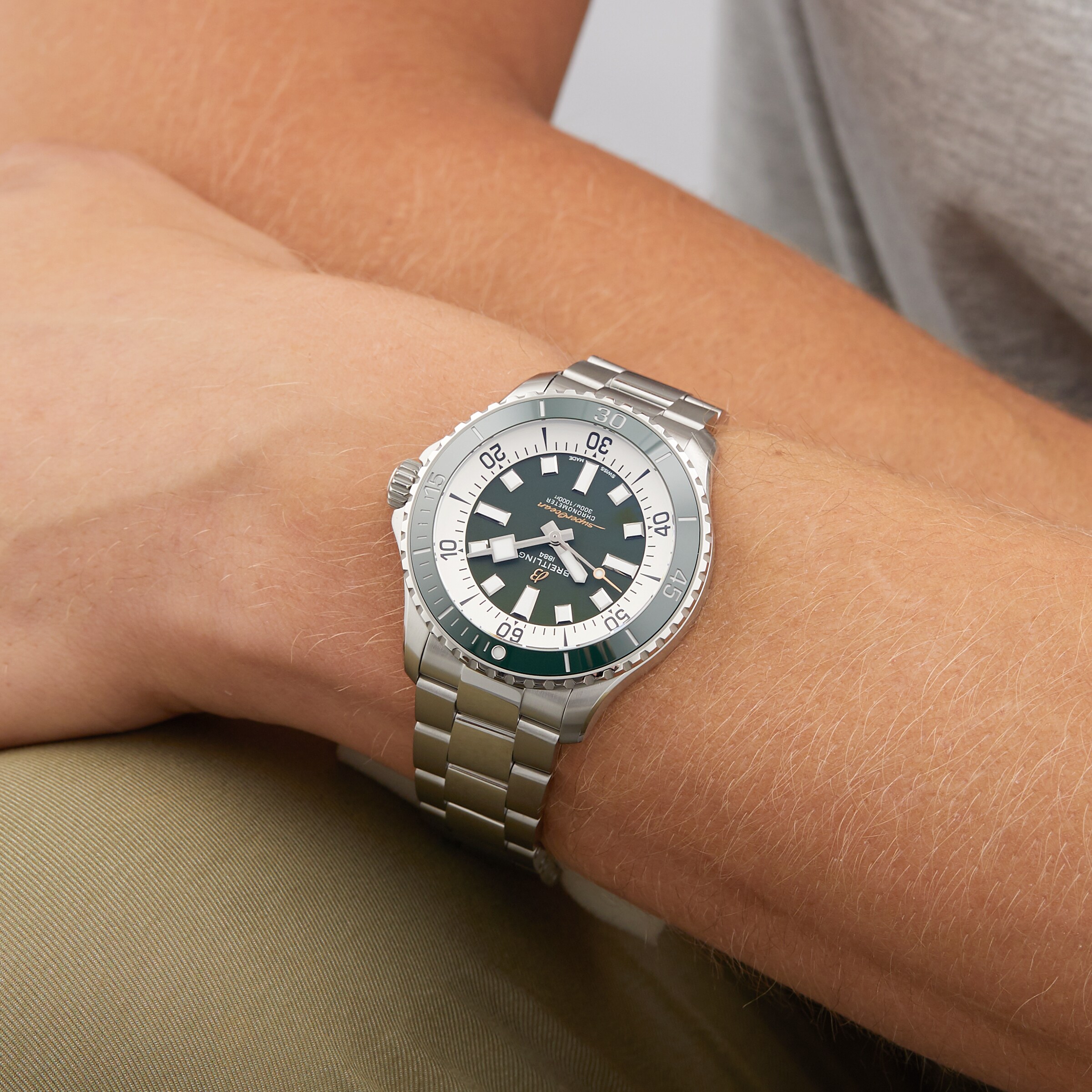Replica Breitling Superocean Automatic 44 Stainless Steel - Green details A17376A31L1A1