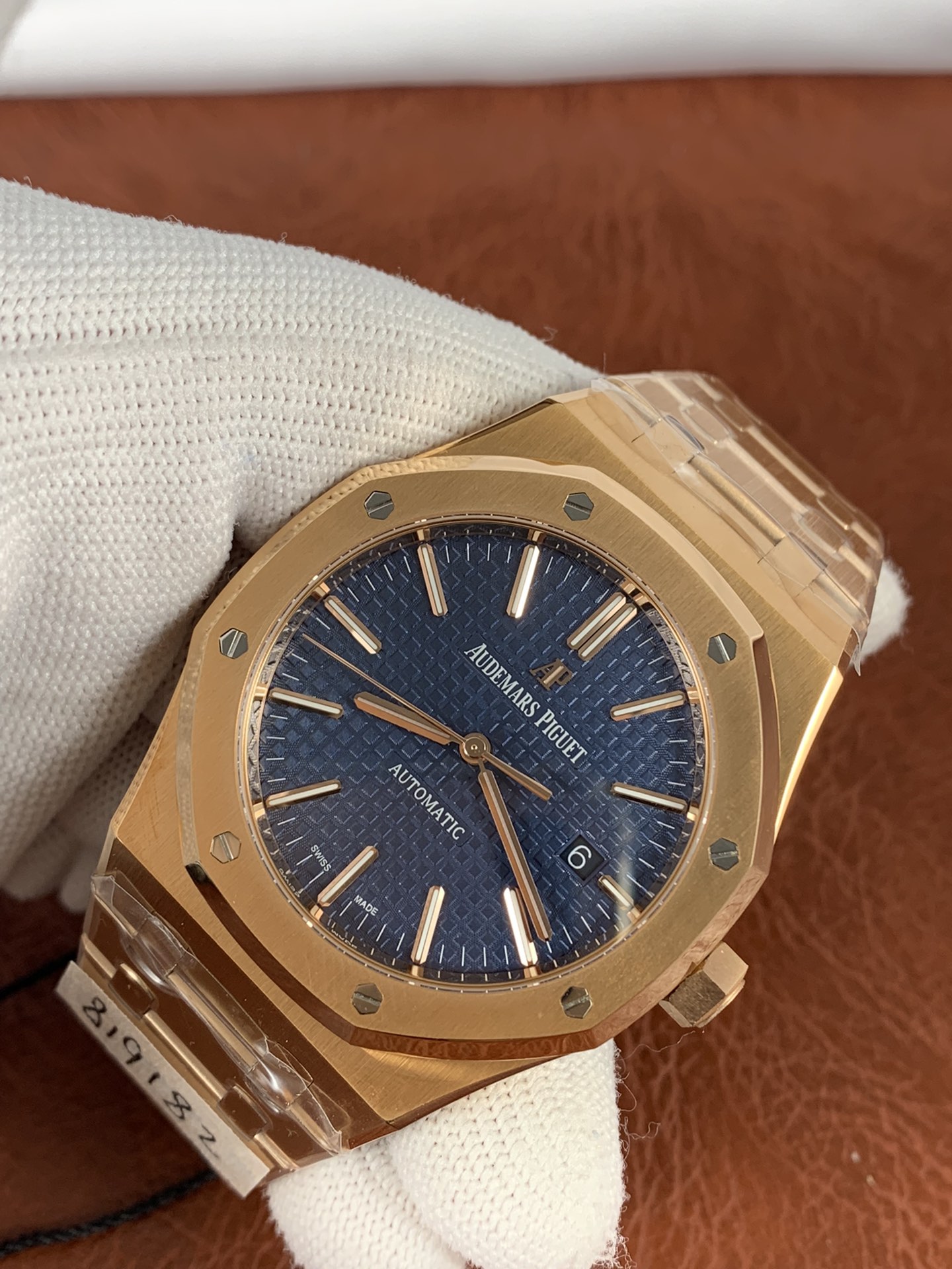 Replica Audemars Piguet Men Royal Oak 15400 7 Replica Audemars Piguet Men Royal Oak 15400