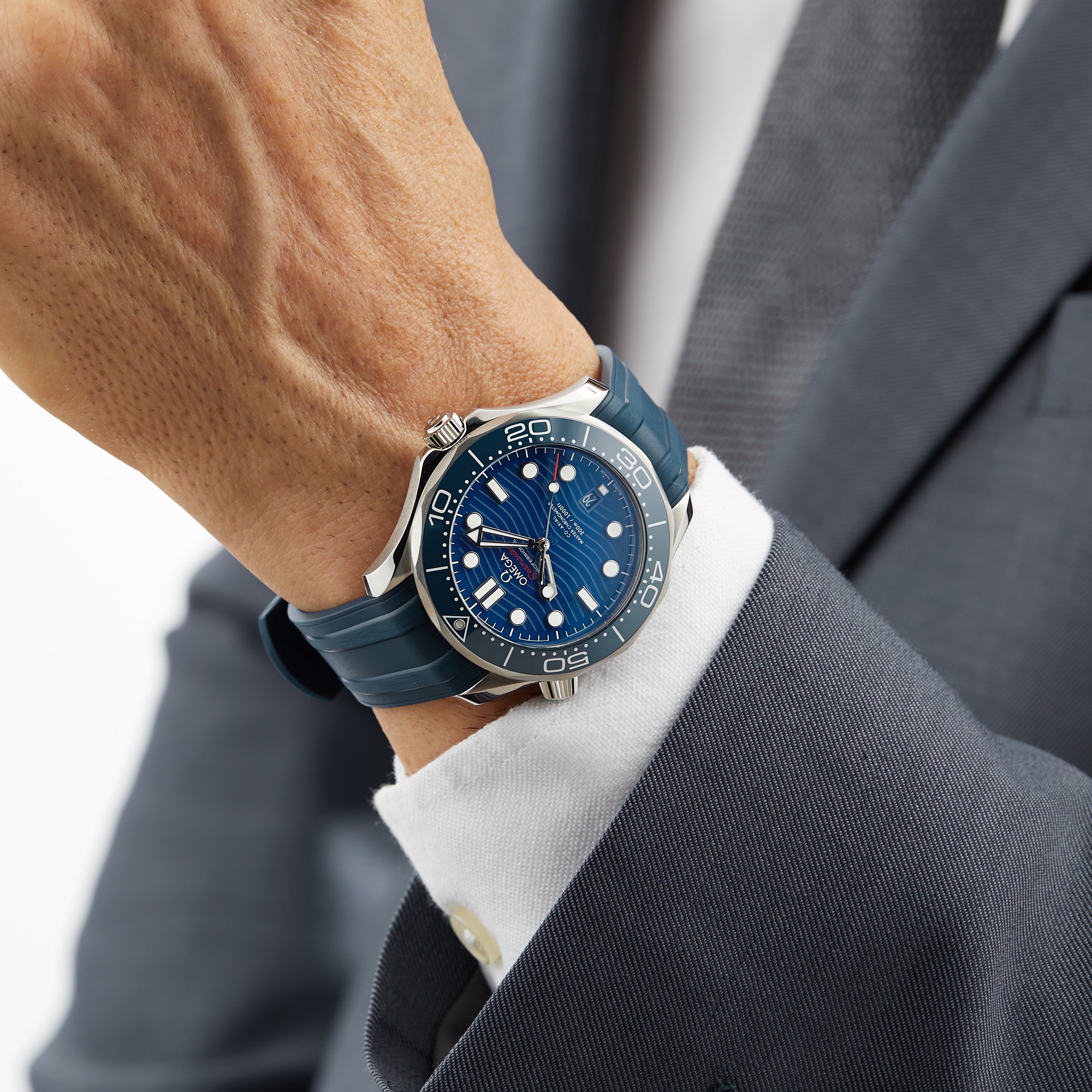 Replica Omega Seamaster Diver 300 Co-Axial Mens details O21032422003001
