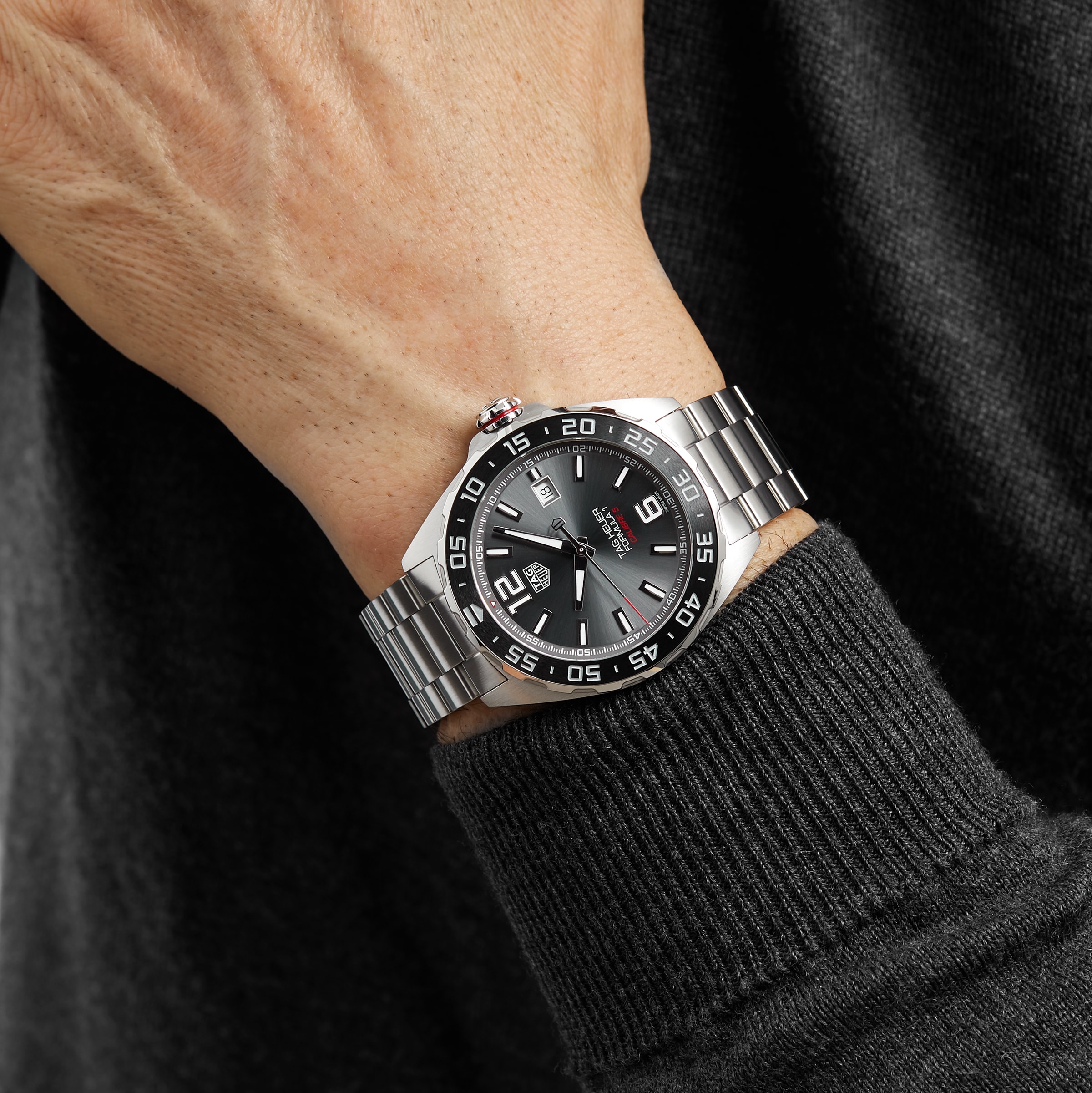 Replica TAG Heuer Formula 1 Calibre 5 Automatic Date 43mm Mens details WAZ2011.BA0842