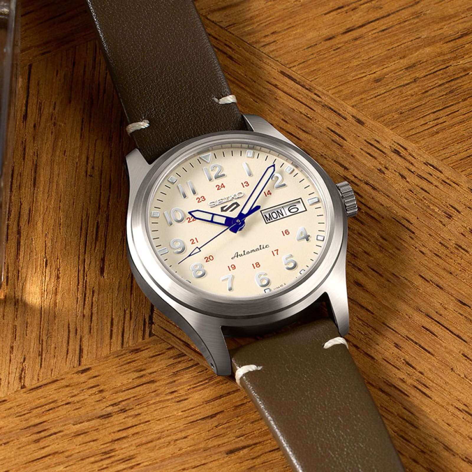 Replica Seiko 5 Sports Laurel Limited Edition 39.5mm Mens details Cream SRPK41K1 7 Replica Seiko 5 Sports Laurel Limited Edition 39.5mm Mens details Cream SRPK41K1