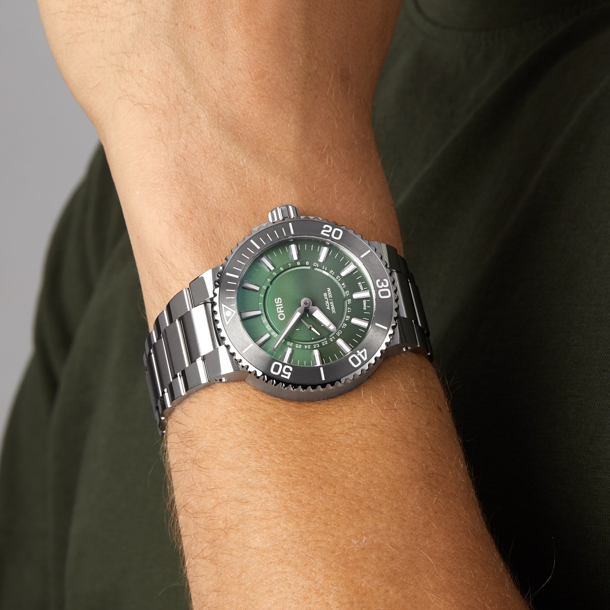 Replica Oris Aquis Dat Watt Limited Edition II 43.5mm Mens details Green 01 743 7734 4197-SET 7 Replica Oris Aquis Dat Watt Limited Edition II 43.5mm Mens details Green 01 743 7734 4197-SET