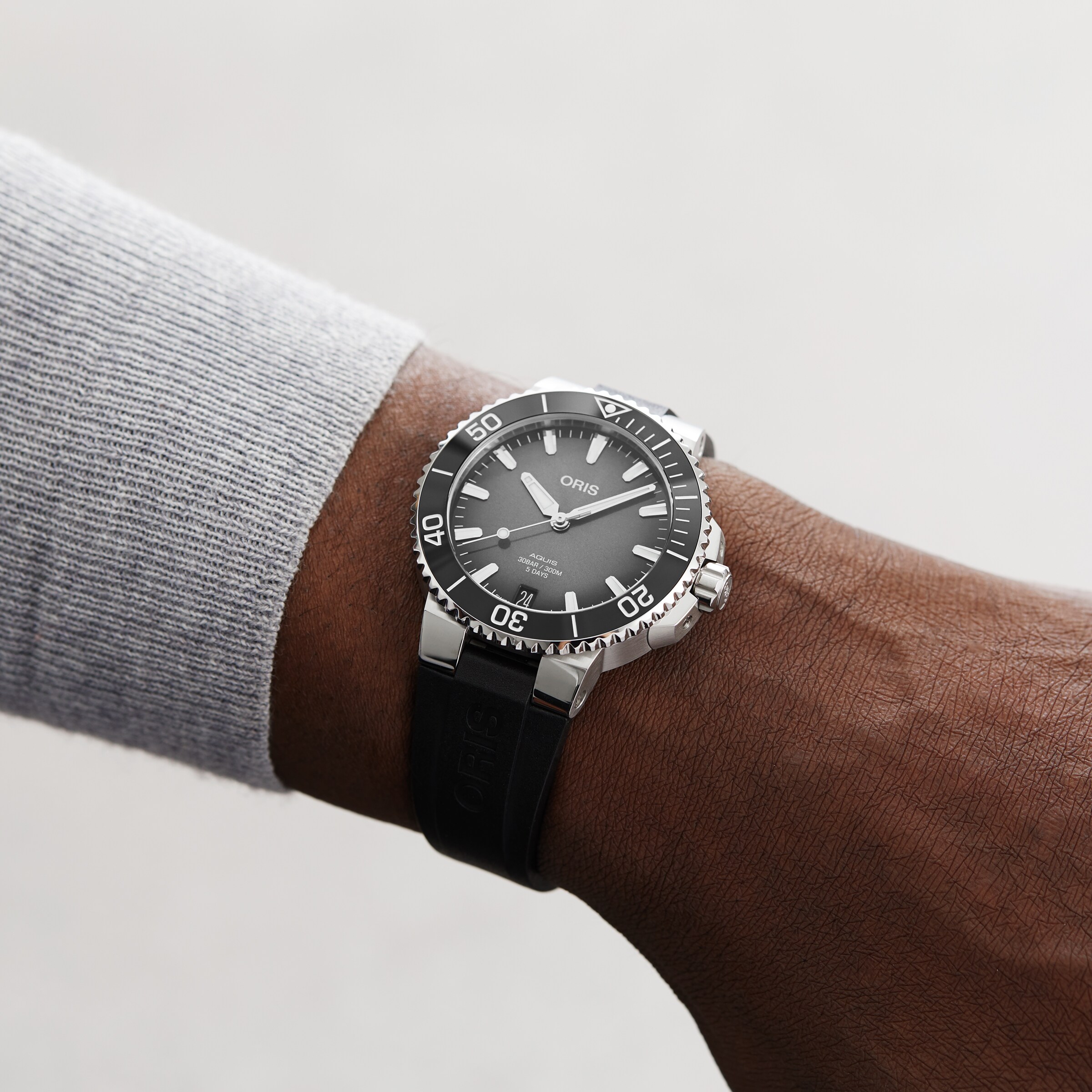 Replica Oris Diver Calibre 400 41.5mm Mens details 01 400 7769 4154-07 4 22 74FC 7 Replica Oris Diver Calibre 400 41.5mm Mens details 01 400 7769 4154-07 4 22 74FC