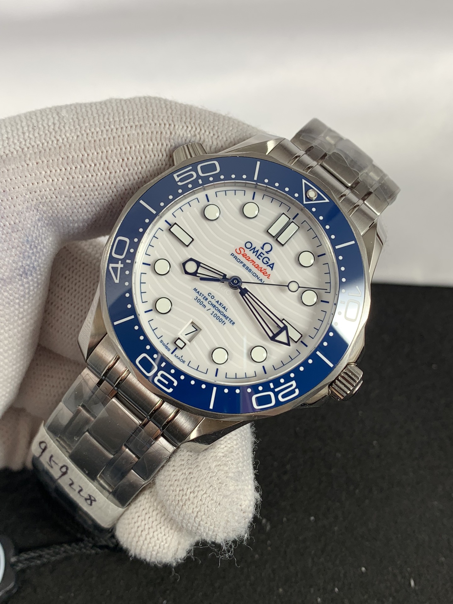 Replica Omega Men Seamaster Diver 522.30.42.20.04.001 8 Replica Omega Men Seamaster Diver 522.30.42.20.04.001