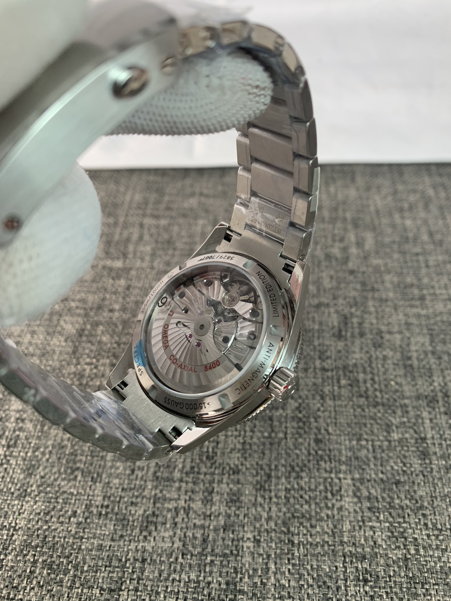 Replica Omega Men 233.32.41.21.01.001 8 Replica Omega Men 233.32.41.21.01.001