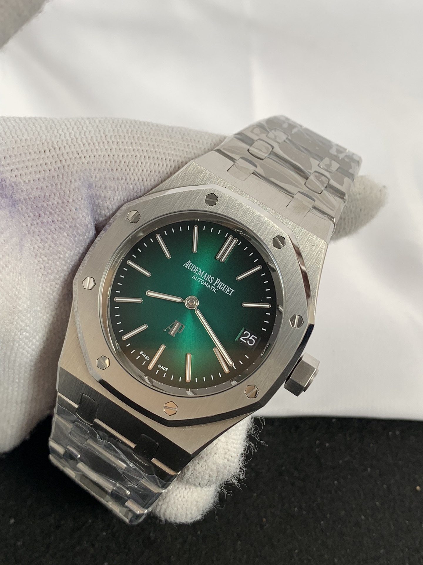 Replica Audemars Piguet Men Royal Oak Ref.16202PT 8 Replica Audemars Piguet Men Royal Oak Ref.16202PT