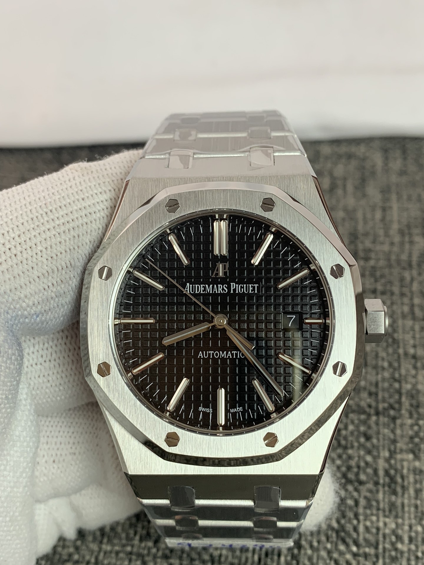 Replica Audemars Piguet Men Royal Oak 15400ST.OO.1220ST.01
