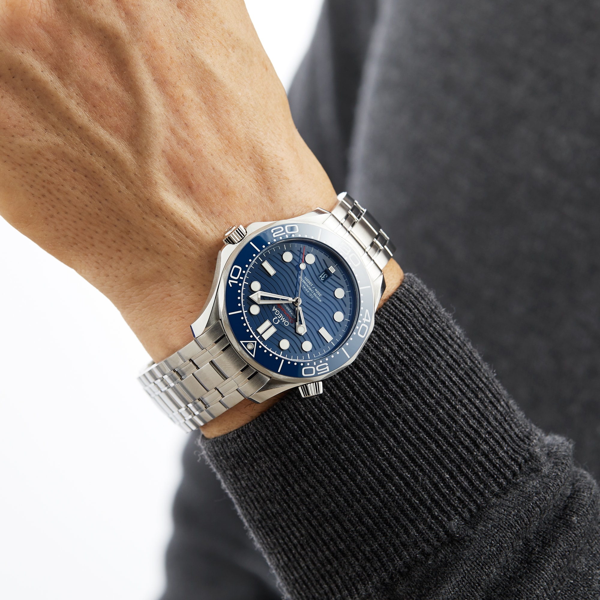 Replica Omega Seamaster Diver 300 Co-Axial Mens details O21030422003001