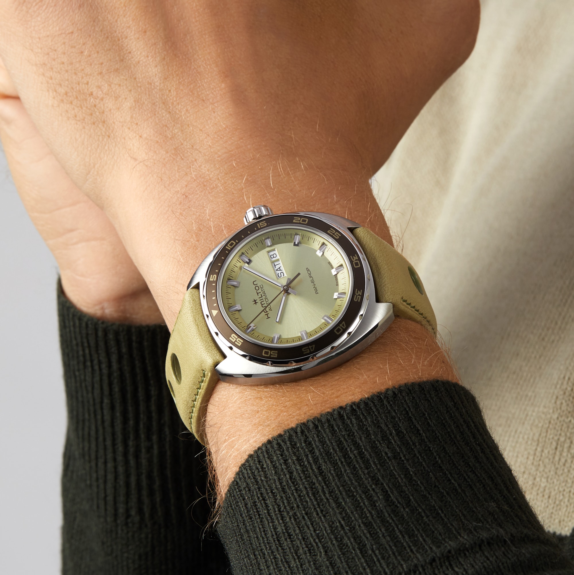 Replica Hamilton American Classic Pan Europ Day Date Automatic 42mm Mens details Green H35445860 8 Replica Hamilton American Classic Pan Europ Day Date Automatic 42mm Mens details Green H35445860