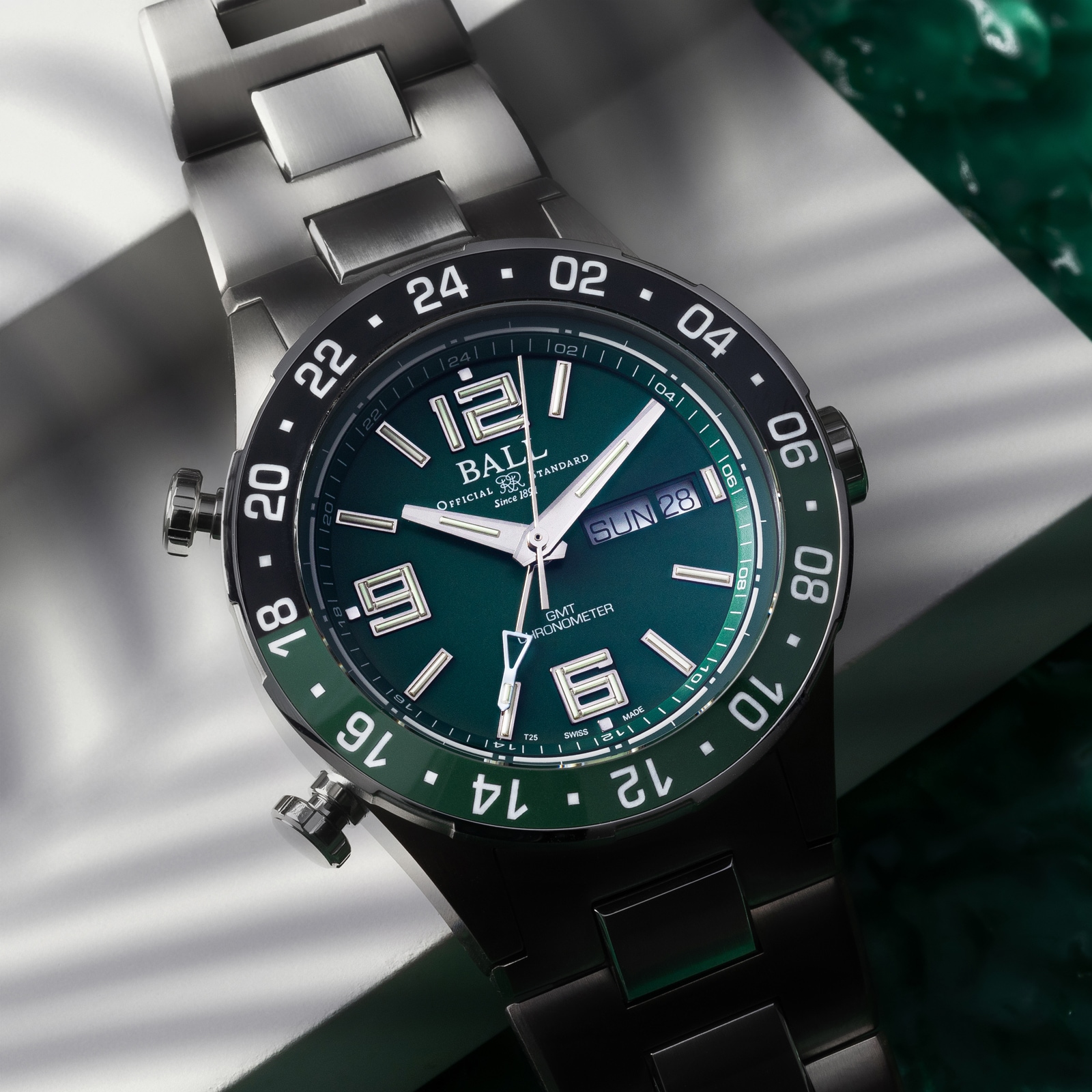 Replica BALL Roadmaster Marine GMT Ceramic Limited Edition 40mm Mens details Green DG3030B-S2C-GR 8 Replica BALL Roadmaster Marine GMT Ceramic Limited Edition 40mm Mens details Green DG3030B-S2C-GR