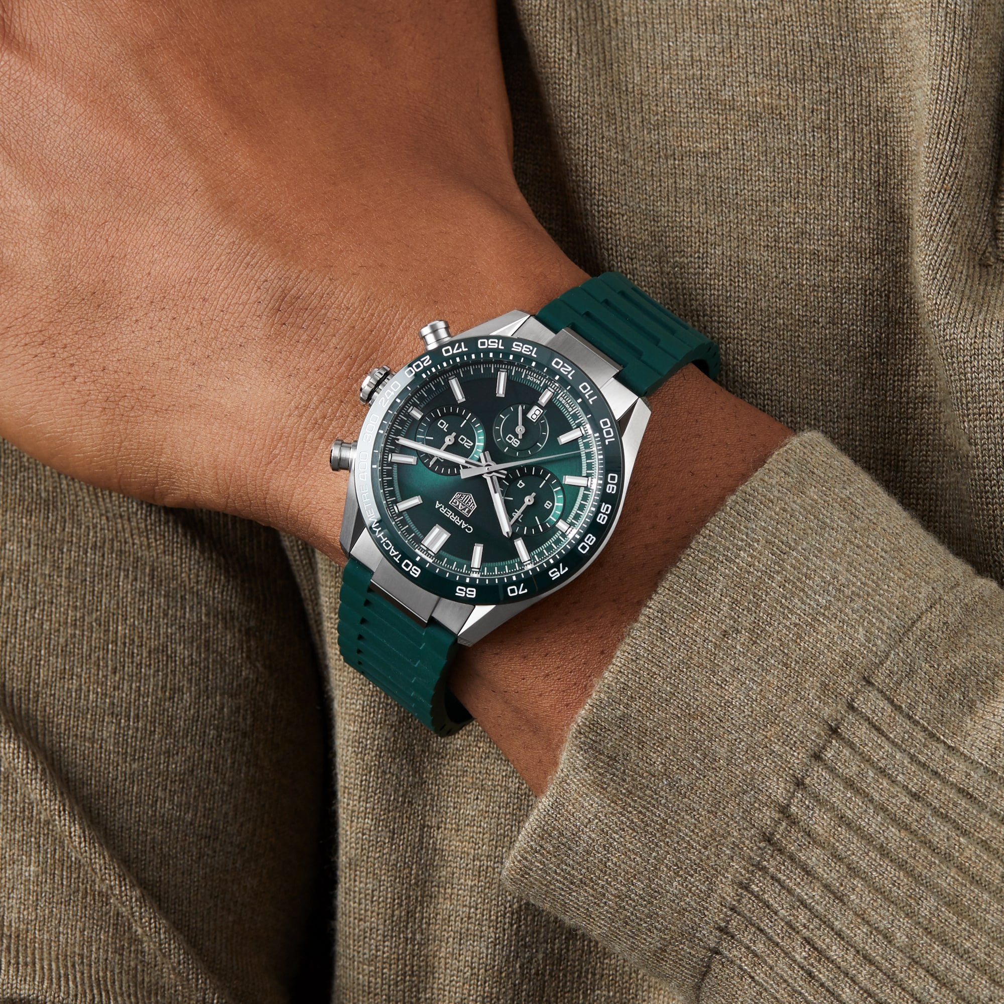 Replica TAG Heuer Carrera Chronograph 44mm Mens details Green Rubber CBN2A1N.FT6238 8 Replica TAG Heuer Carrera Chronograph 44mm Mens details Green Rubber CBN2A1N.FT6238